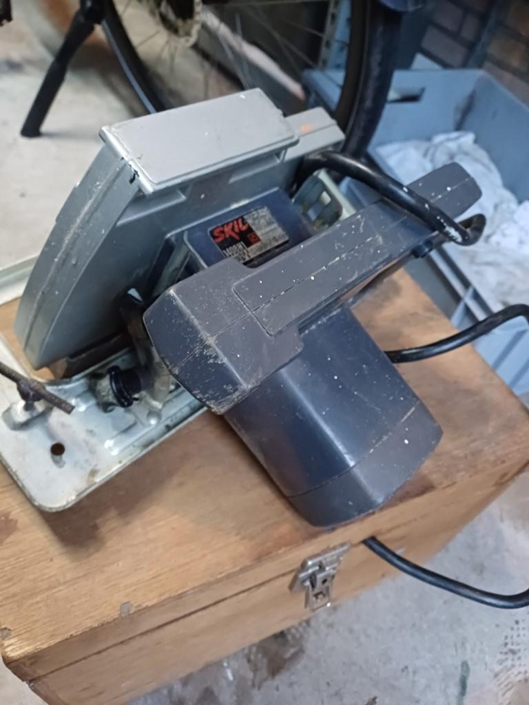 Skil handcirkelzaag 850W - Inclusief zaagbladen en koffer, Gebruikt, Cirkelzaag, 600 tot 1200 watt, Ophalen of Verzenden