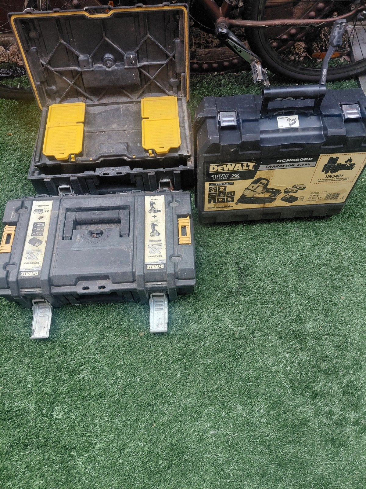 Dewalt  koffers, Ophalen