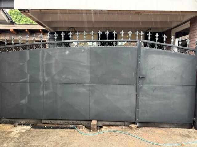 Stalen draai poort 4,68 breed 2delen, Tuin en Terras, Tuinpoorten, Ophalen, Gebruikt, 150 tot 200 cm, IJzer