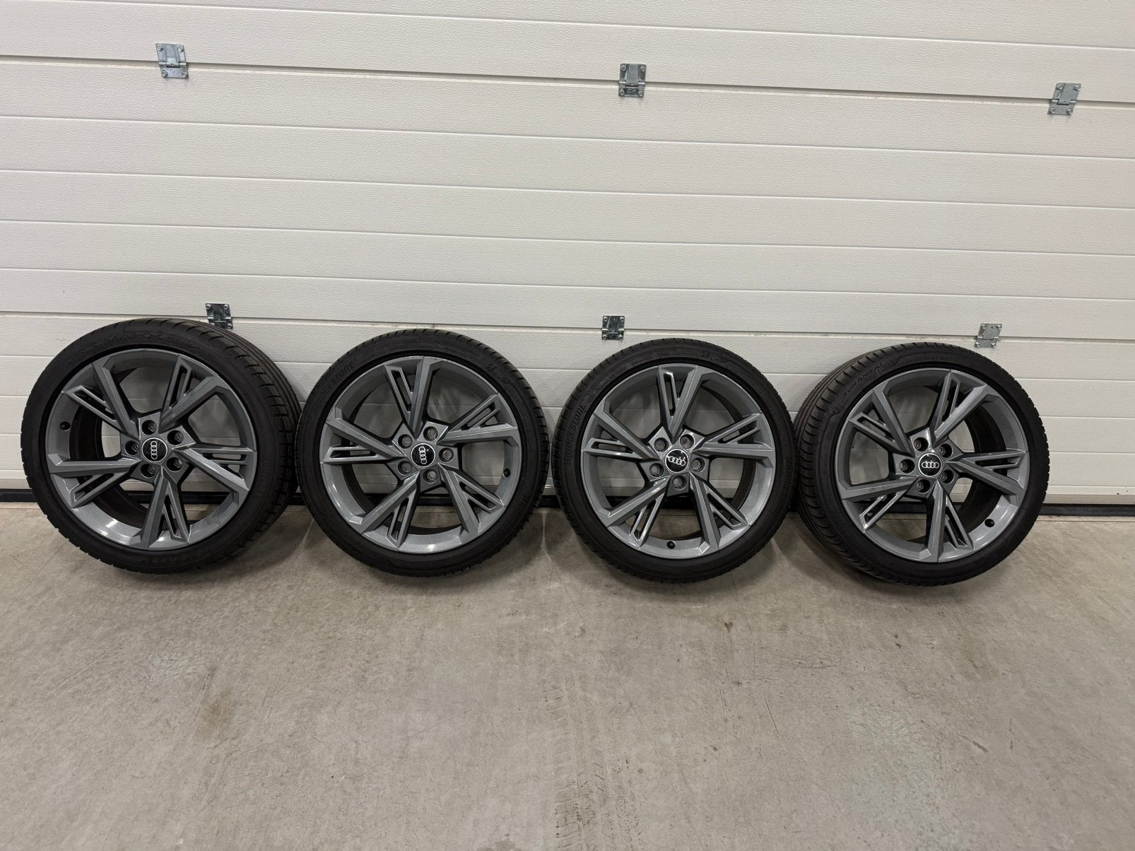 Org. 18" inch Audi S line velgen + Bridgestone 225/40/18, Auto-onderdelen, Banden en Velgen, Ophalen, 18 inch, Gebruikt, Band(en)