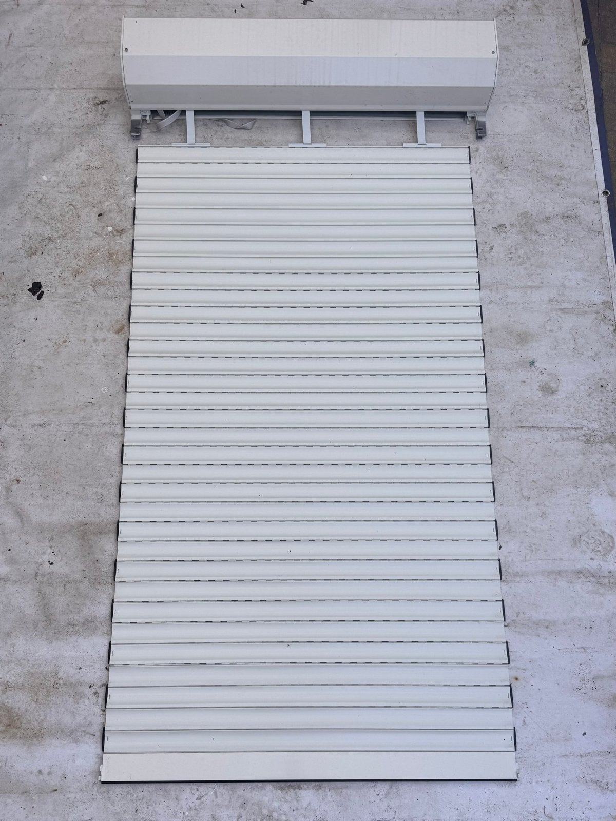 2x cremewit rolluik 93,5 x 150 cm met geleiders & bediening, Doe-het-zelf en Verbouw, Gebruikt, Minder dan 100 cm, Wit, Ophalen of Verzenden