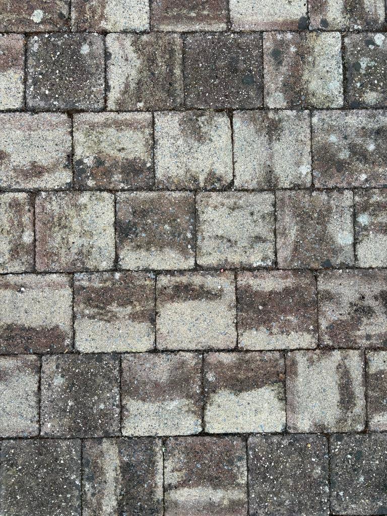 GRATIS: Circa 64 getrommelde klinkers (Musselkalk/Tricolore), Tuin en Terras, Tegels en Klinkers, Ophalen, Gebruikt, Klinkers