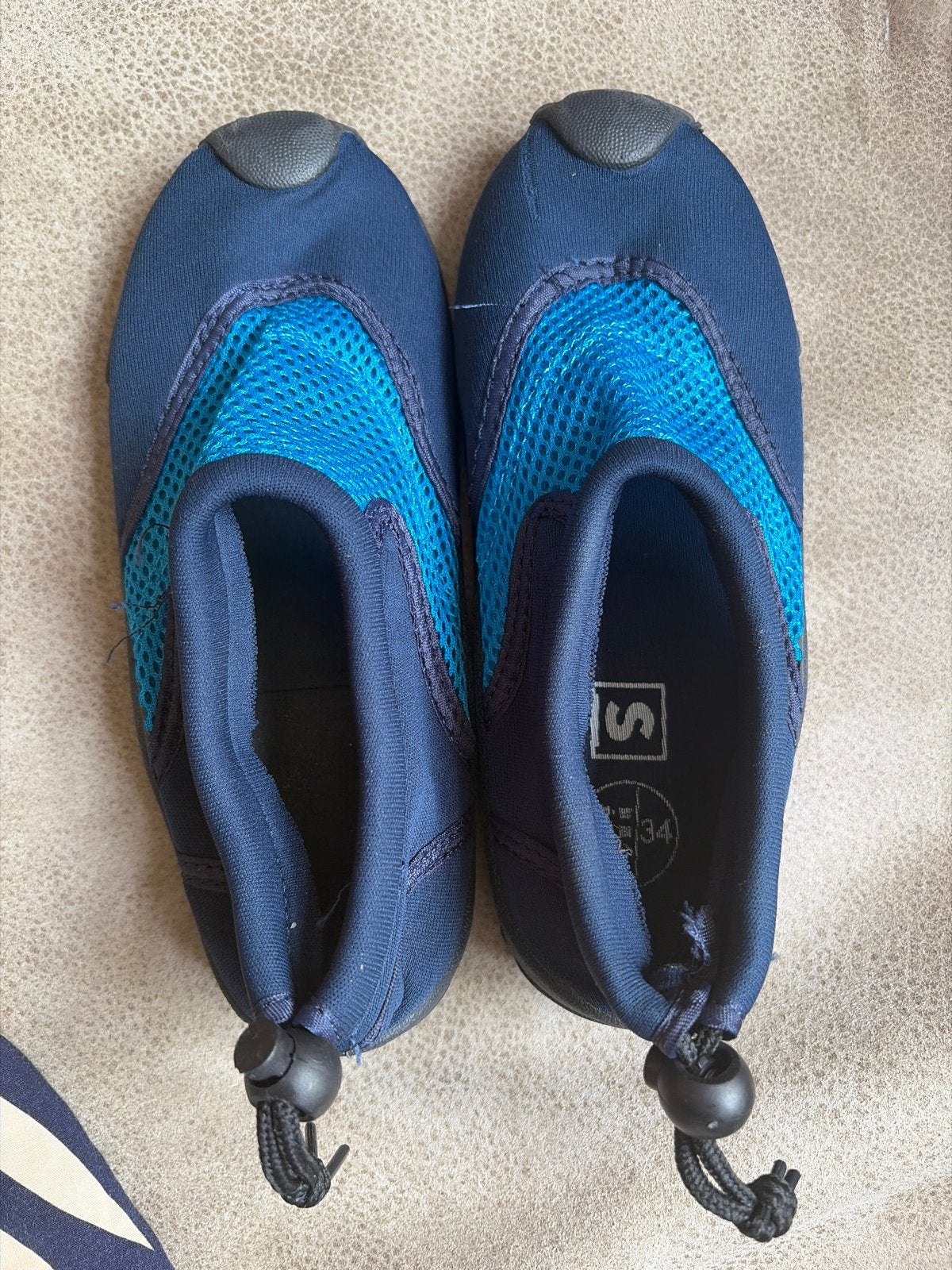 Blauwe waterschoenen maat 34, Ophalen, Zo goed als nieuw
