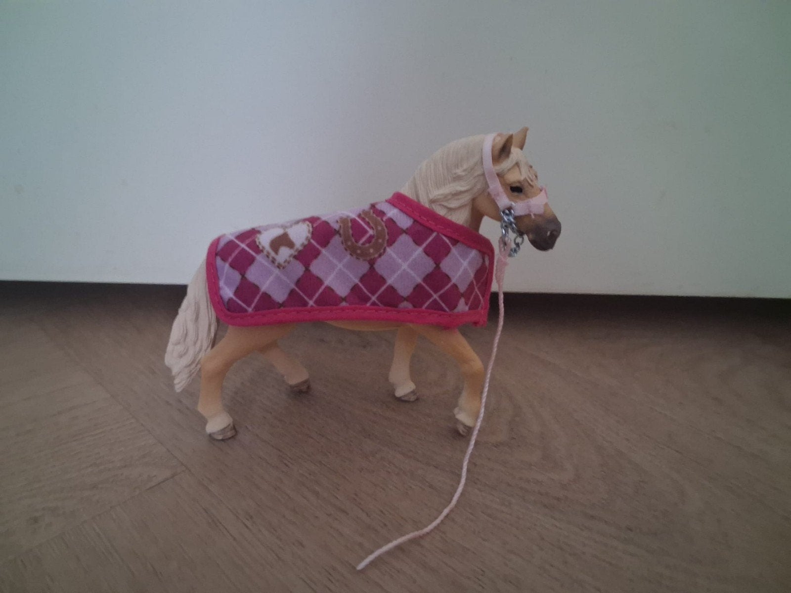 Schleich paard met deken en halster, Ophalen of Verzenden, Zo goed als nieuw