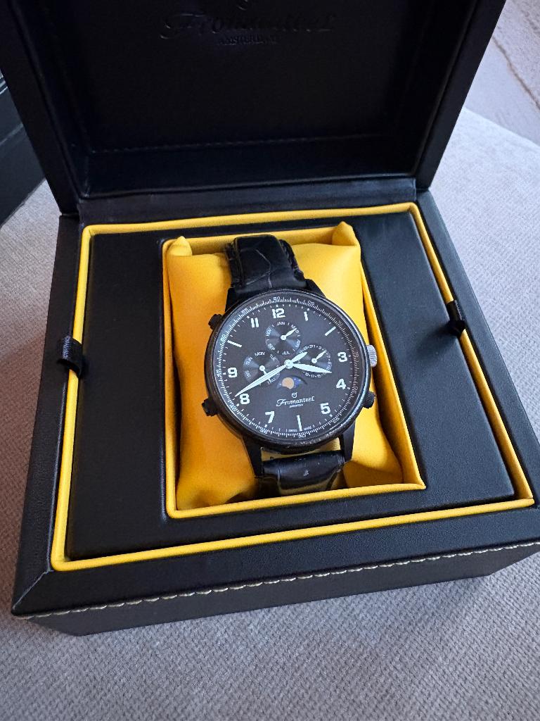 Fromanteel Globetrotter Moon Phase Nero, Leer, Staal, Polshorloge, Zo goed als nieuw