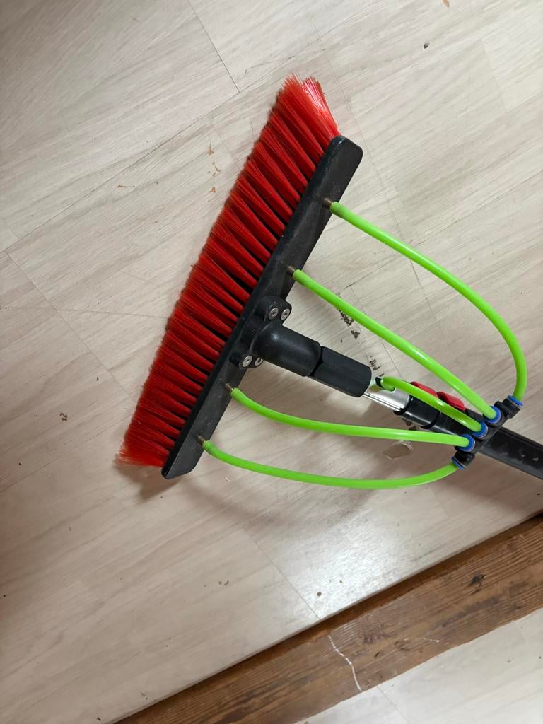 Telescopische wasborstel met waterslang, Ophalen of Verzenden, Zo goed als nieuw