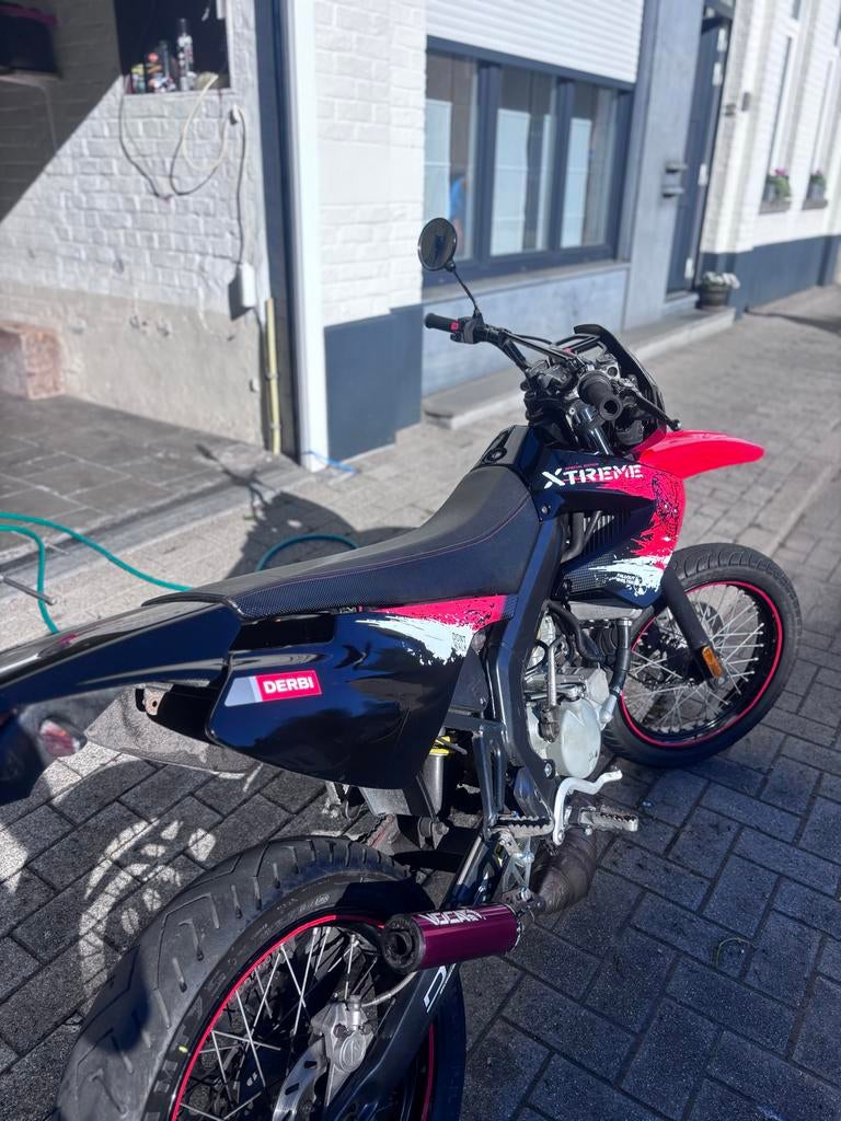 Derbi Senda X-Treme 50 SM - Zwart/Rood, Ophalen, Gebruikt, Maximaal 45 km/u