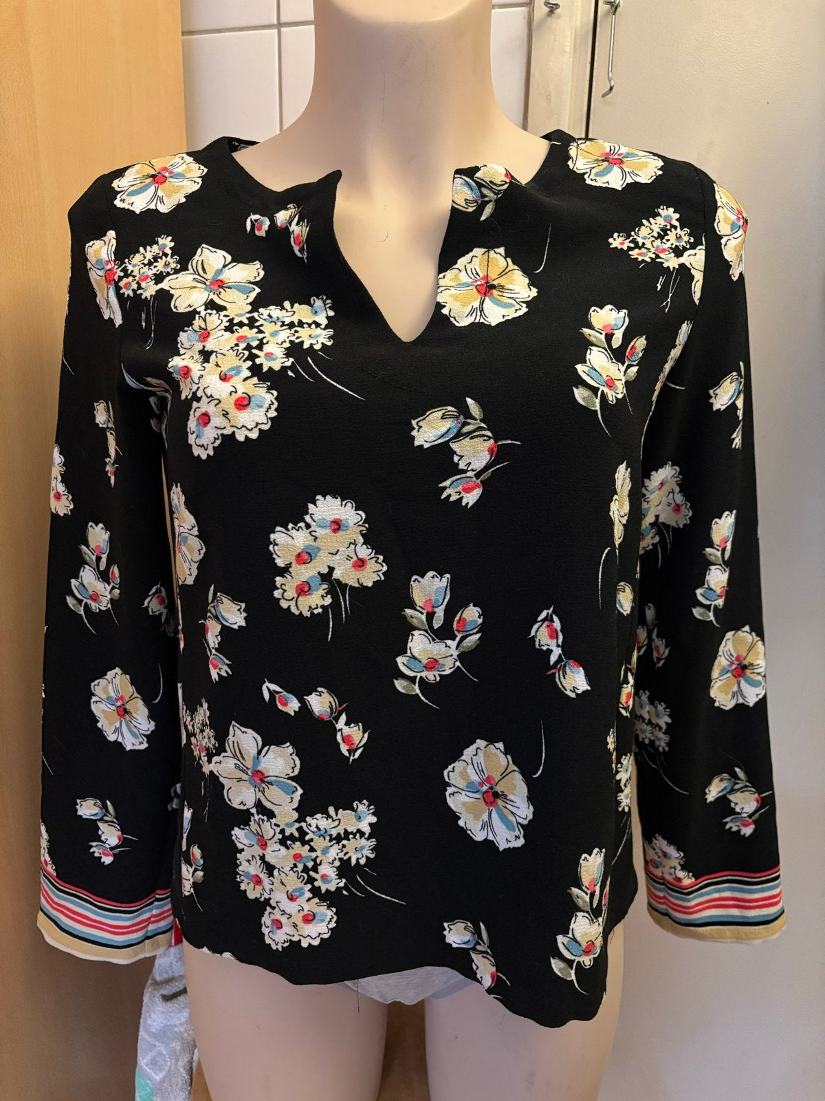 Vanilia blouse met bloemenprint - Maat M, Ophalen of Verzenden, Zo goed als nieuw, Maat 38/40 (M), Zwart