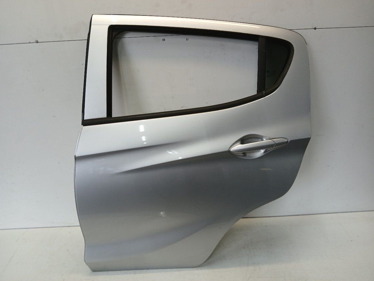 Portier links achter Opel Karl, Auto-onderdelen, Onderdelen@venauto.nl, Van der Ven Autorecycling B.V., Gebruikt, Ettenseweg 76, 4706 PB Roosendaal, The Netherlands