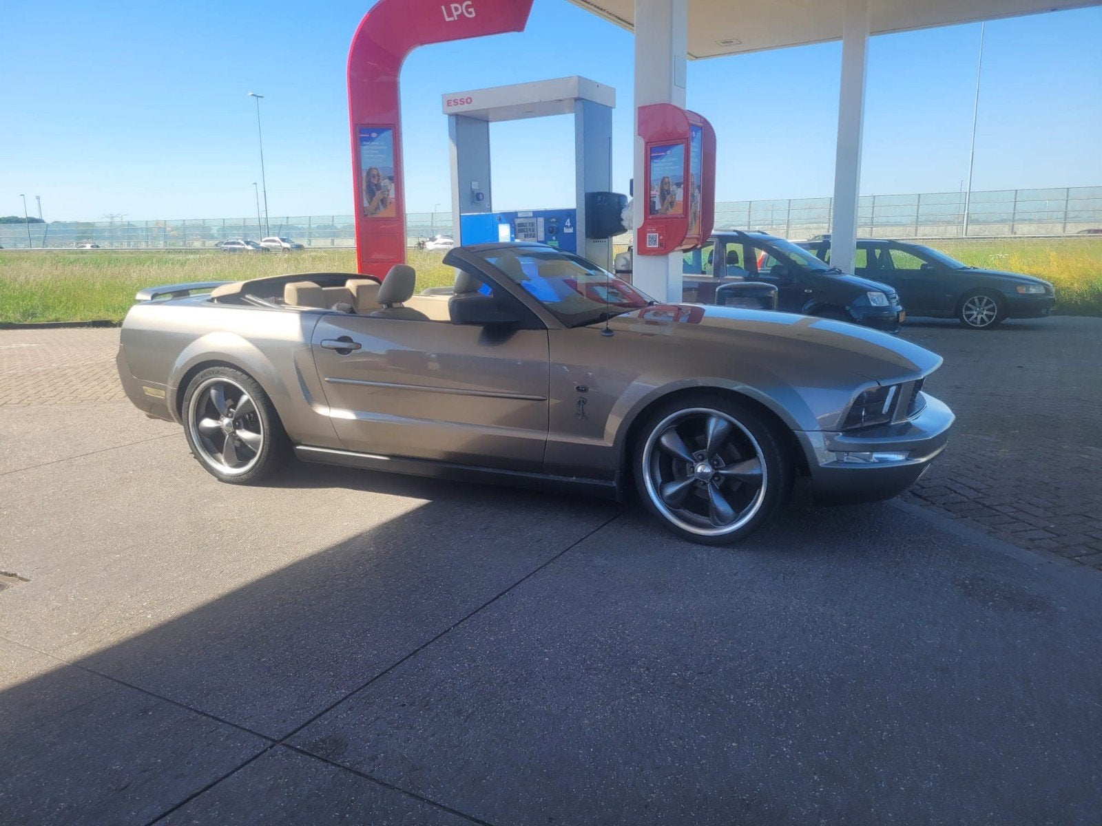Mustang Musclecar Cabrio in perfecte uitvoering en zuinig!, Auto's, Automaat, Cabriolet, Bruin, Particulier