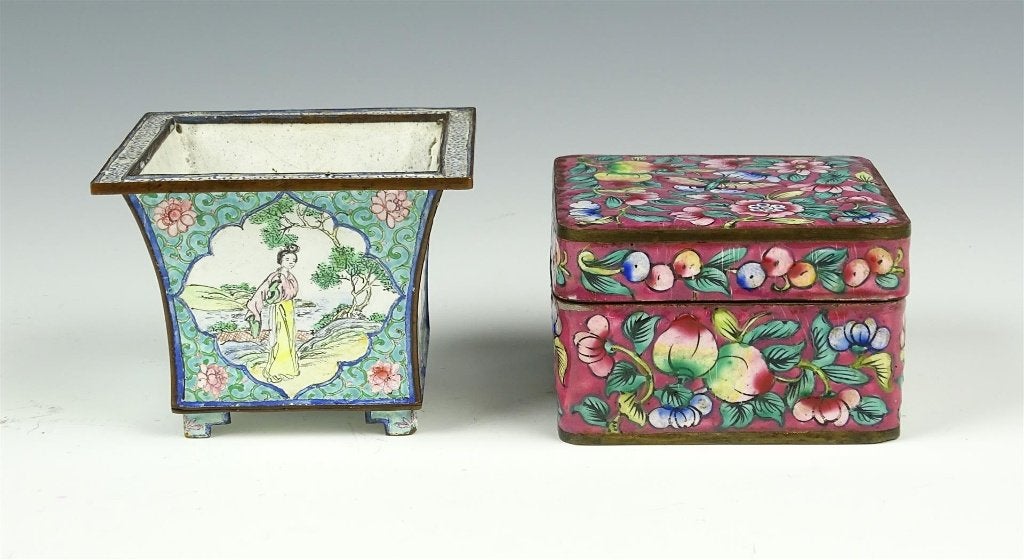 Chinees emaille vaas floraal decor en dekseldoos met vlinder, Ophalen of Verzenden