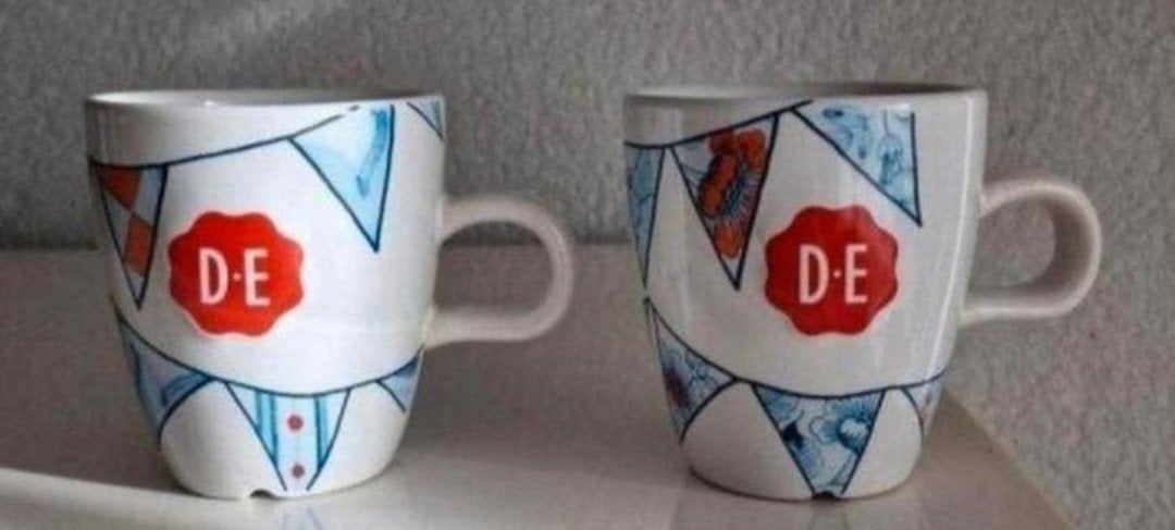 Twee Douwe Egberts senseokopjes Burendag C1000, Ophalen of Verzenden, Zo goed als nieuw, Overige stijlen, Kop(pen) en/of Schotel(s)