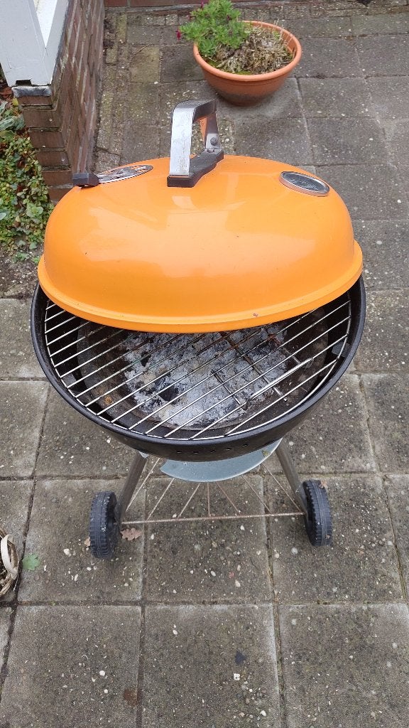 Oranje BBQ met thermometer en beschermhoes, Ophalen, Gebruikt, Onbekend, Met accessoires