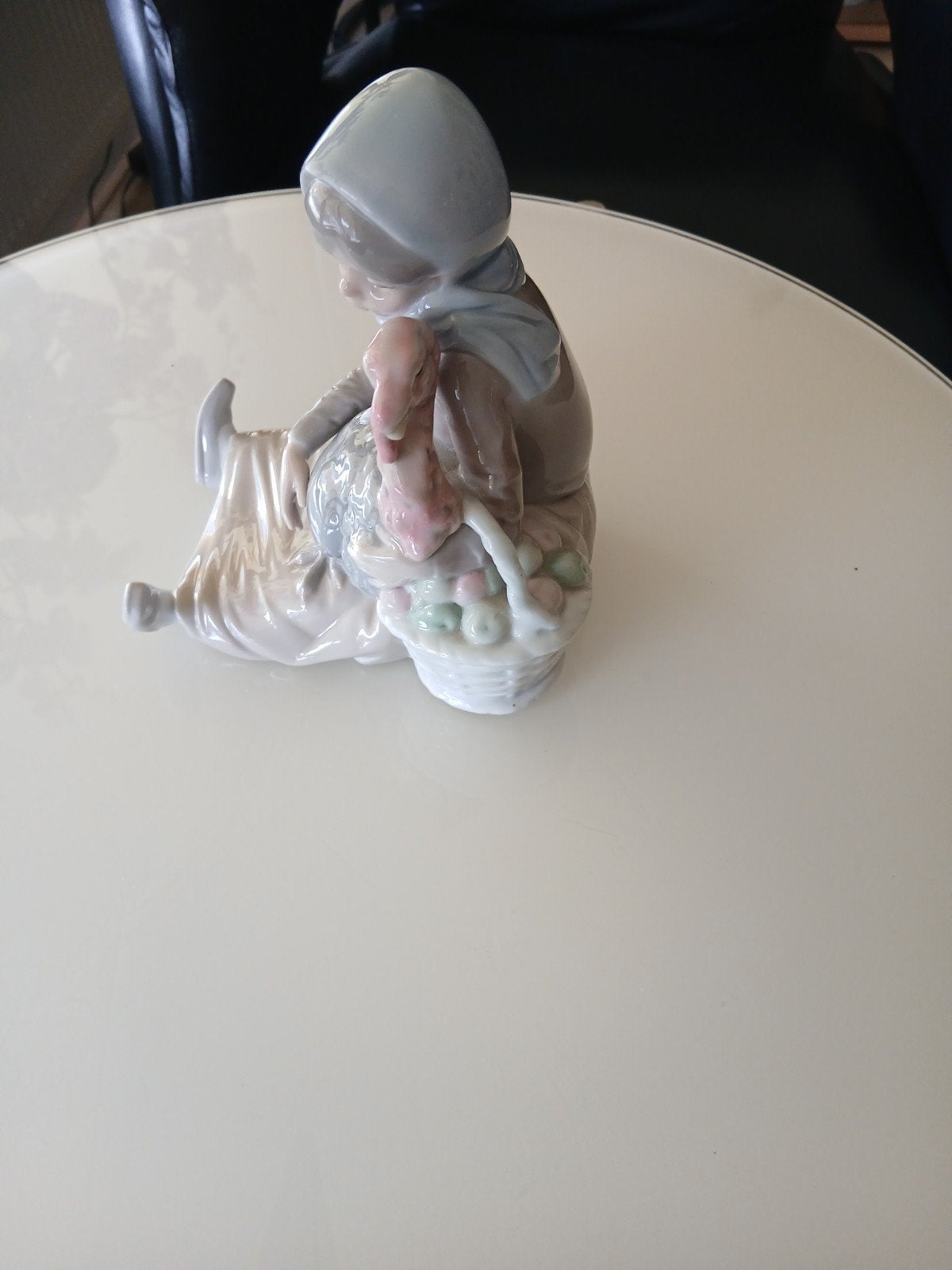 Lladro beeldje meisje met kalkoen en mandje, Ophalen of Verzenden, Zo goed als nieuw, Mens