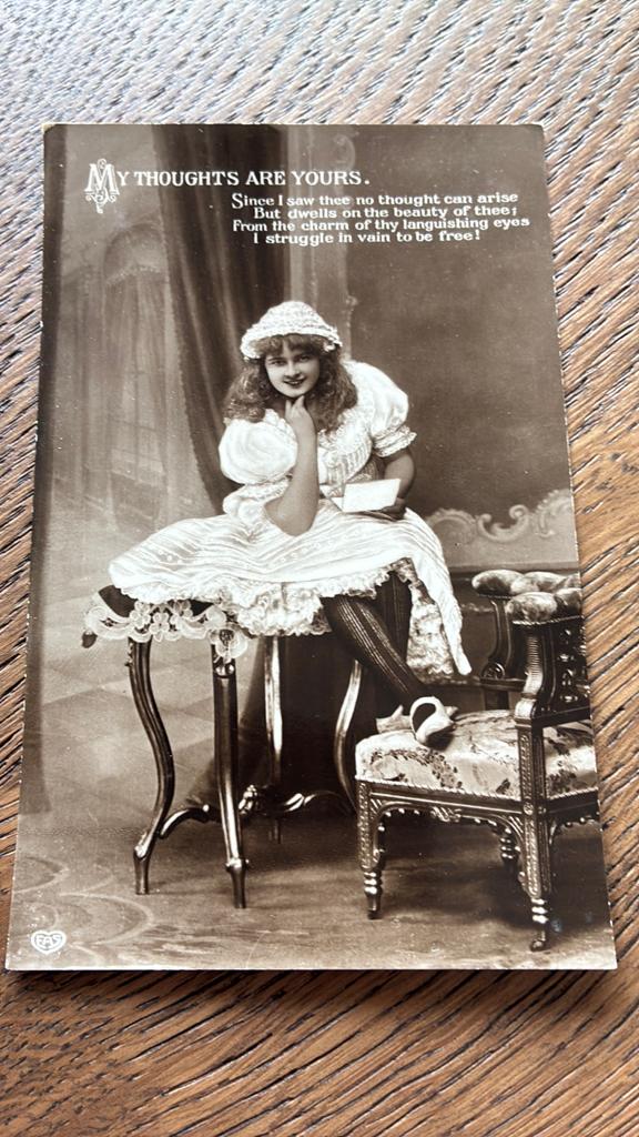 Mijn gedachten zijn bij jou.jong meisje,lang haar,mooie jurk, Ophalen of Verzenden, 1920 tot 1940, Overige thema's
