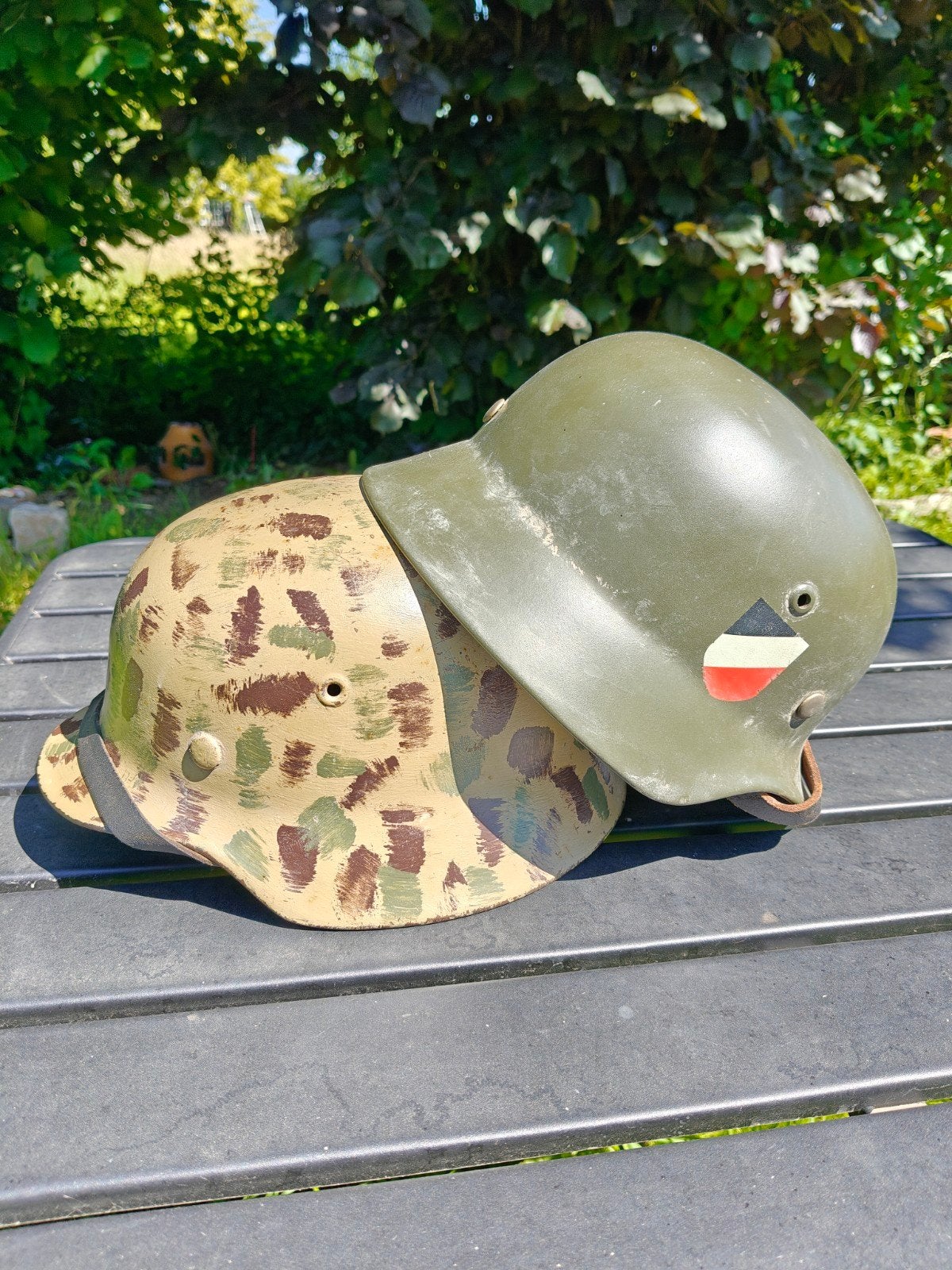 2 Duitse helmen originele restauraties, Verzamelen, Militaria | Tweede Wereldoorlog, Ophalen of Verzenden, Landmacht, Duitsland
