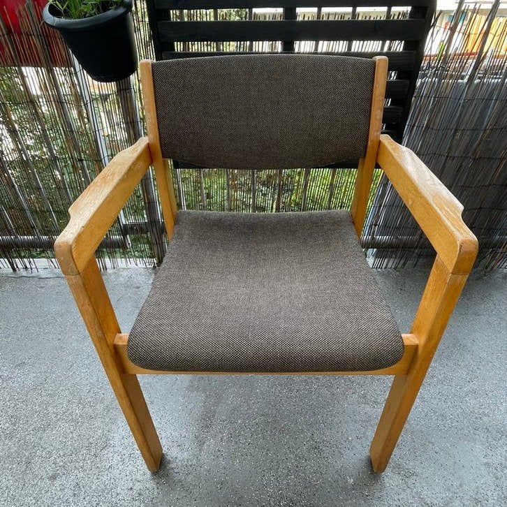 Gebruikte houten stoel met stoffen zitting, Ophalen, Gebruikt, Bruin, Eén