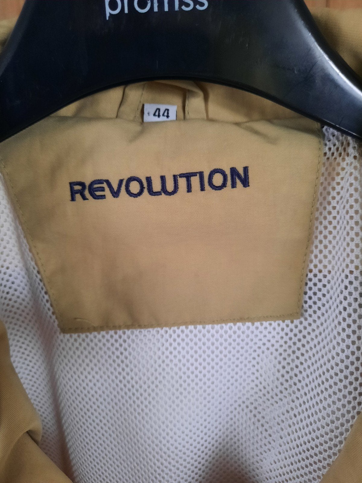 Nette zomerjas maat 44, Revolution, Ophalen of Verzenden, Maat 42/44 (L), Beige