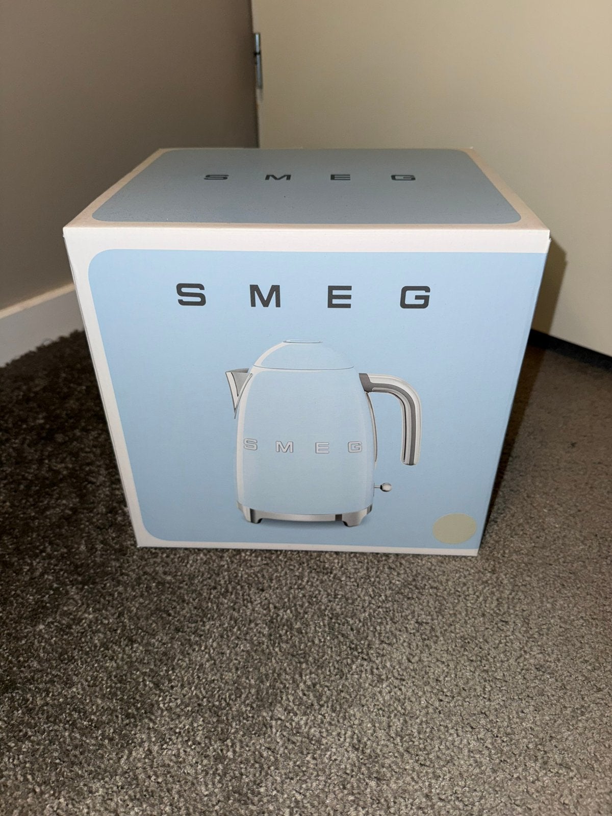 SMEG Creme waterkoker 1,7 liter, nieuw in doos, Witgoed en Apparatuur, 1 tot 2 liter, Ophalen of Verzenden, Nieuw