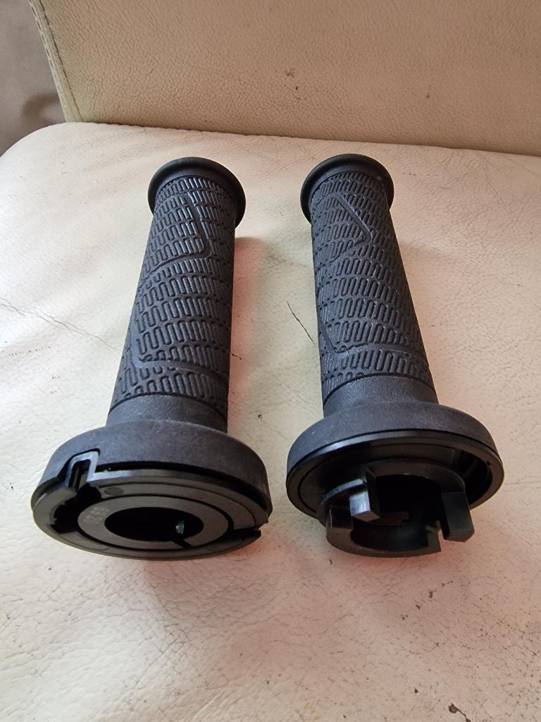 KTM Grips 890 1290 Super Adventure duke gashendel handvaten, Ophalen of Verzenden, Zo goed als nieuw