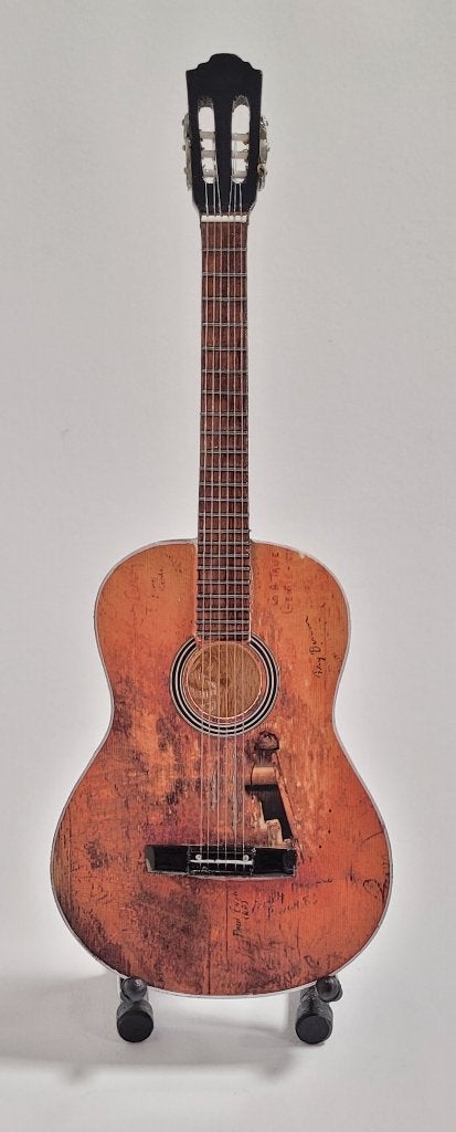 Willie Nelson bruine miniatuur gitaar 25cm mini guitar deco, Info@deconoord.nl, Deco Noord, Nieuw, Ophalen of Verzenden