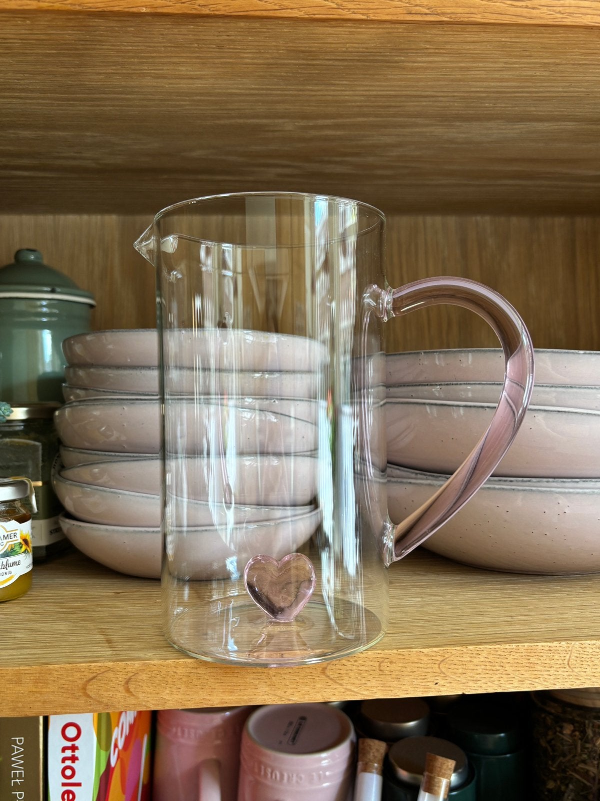 Sissy boy glazen karaf kan met roze hart en handvat, Huis en Inrichting, Ophalen, Glas of Glazen, Nieuw, Glas