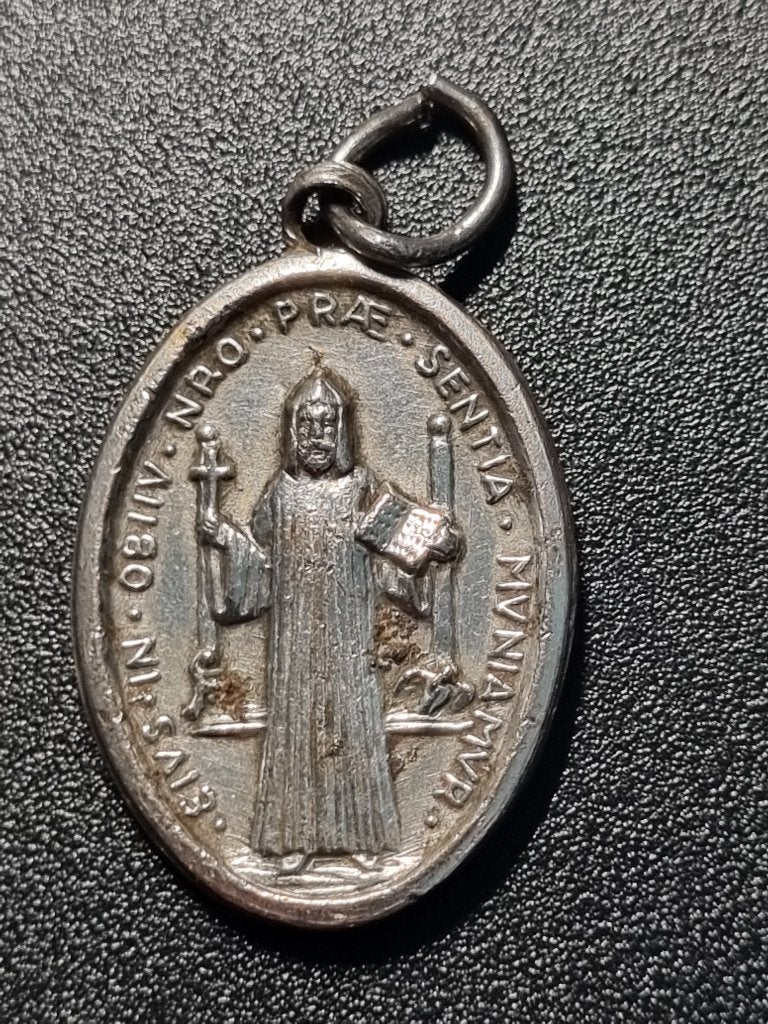 Ovale Medaillon van Benedictus, Verzamelen, Ophalen of Verzenden, Gebruikt, Sieraad, Christendom | Katholiek