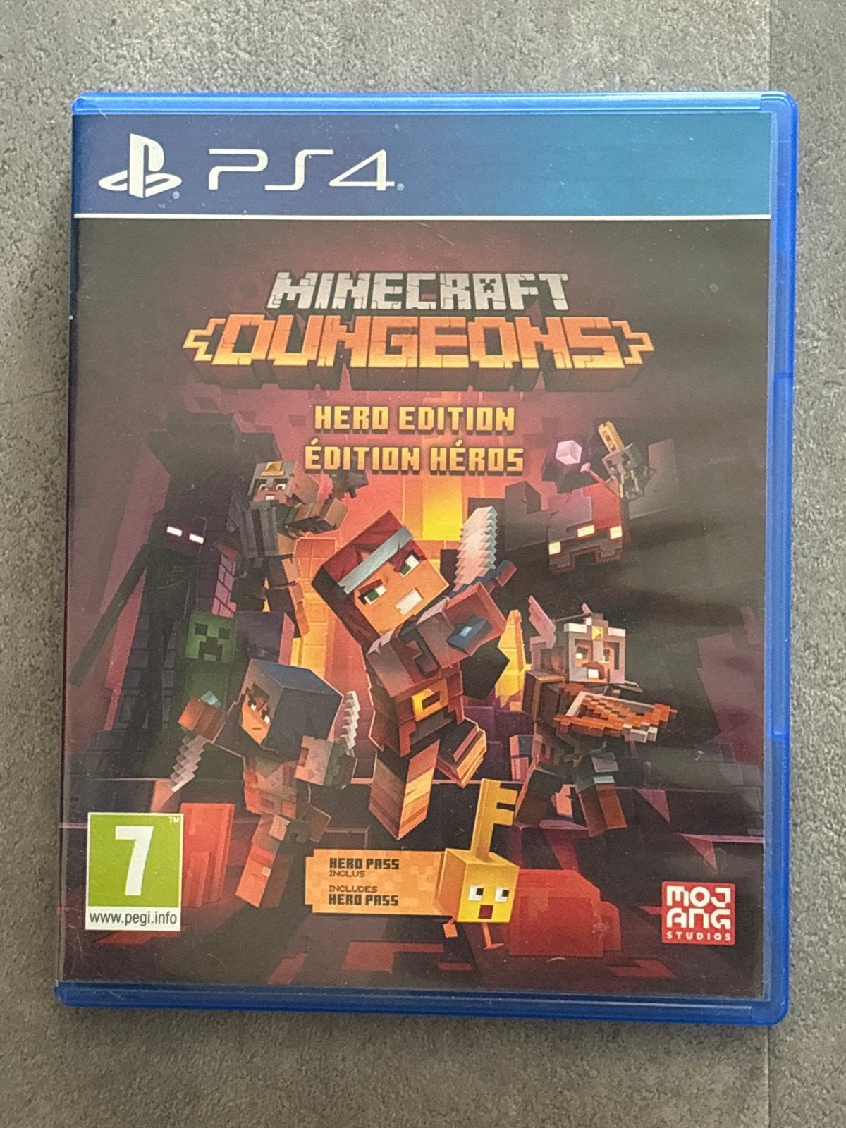Minecraft Dungeons Hero Edition PS4 - Inclusief Hero Pass, Eén computer, Zo goed als nieuw, 3 spelers of meer, Vanaf 7 jaar