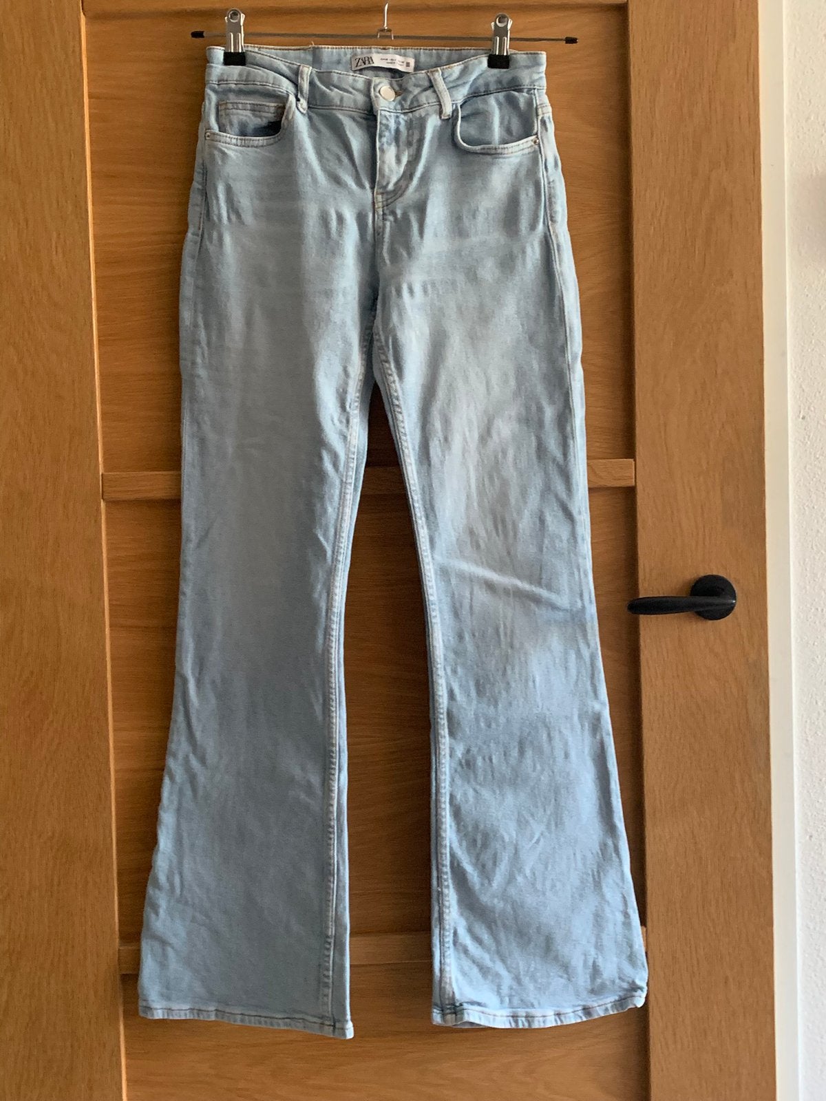 Zara jeans lichtblauw flared maat 36, Kleding | Dames, Ophalen of Verzenden, Zo goed als nieuw, Blauw, W28 - W29 (confectie 36)