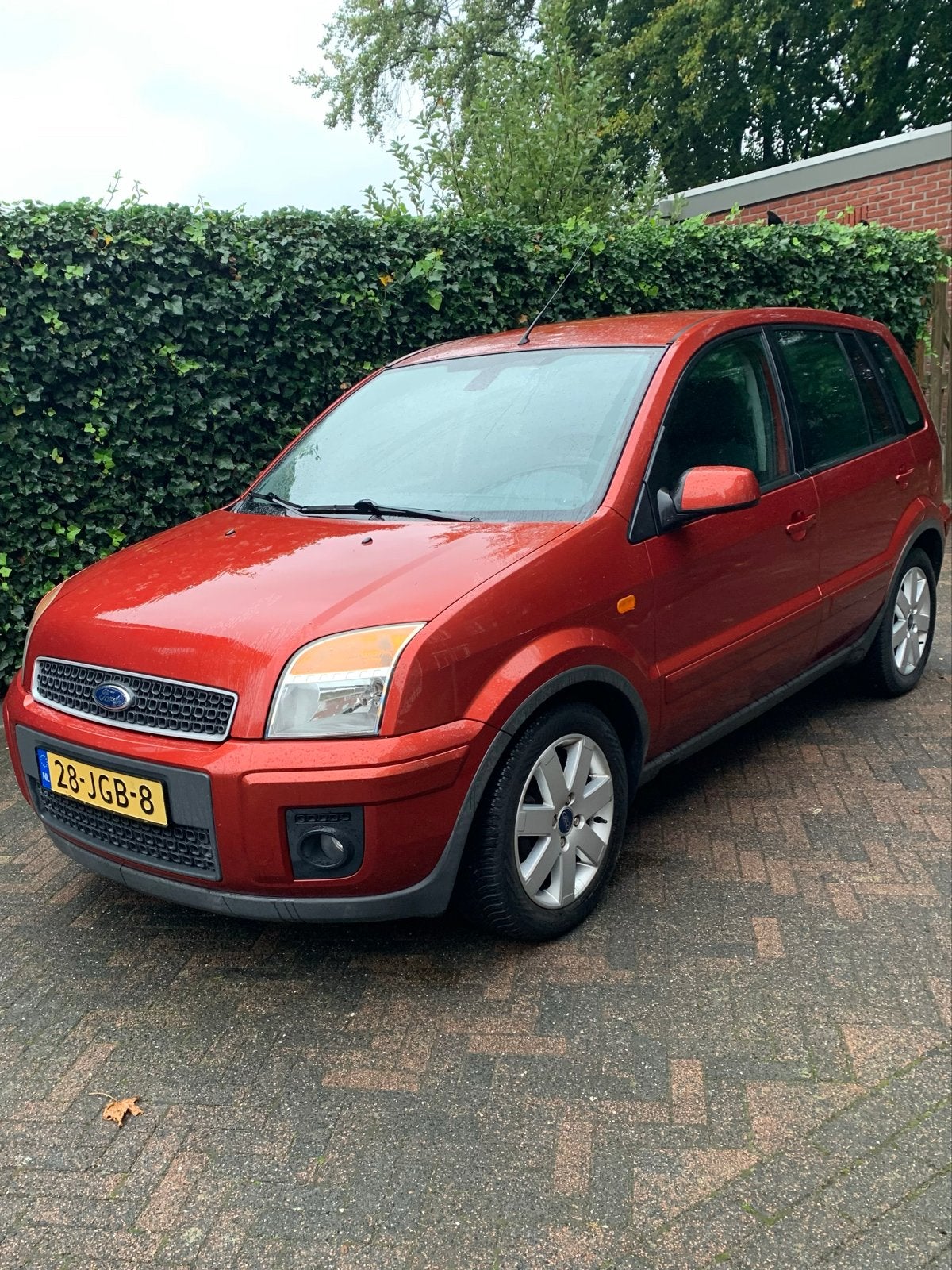 Ford Fusion 1.6 16V AUT 2009 Rood, 1596 cc, Stof, Zwart, 1064 kg