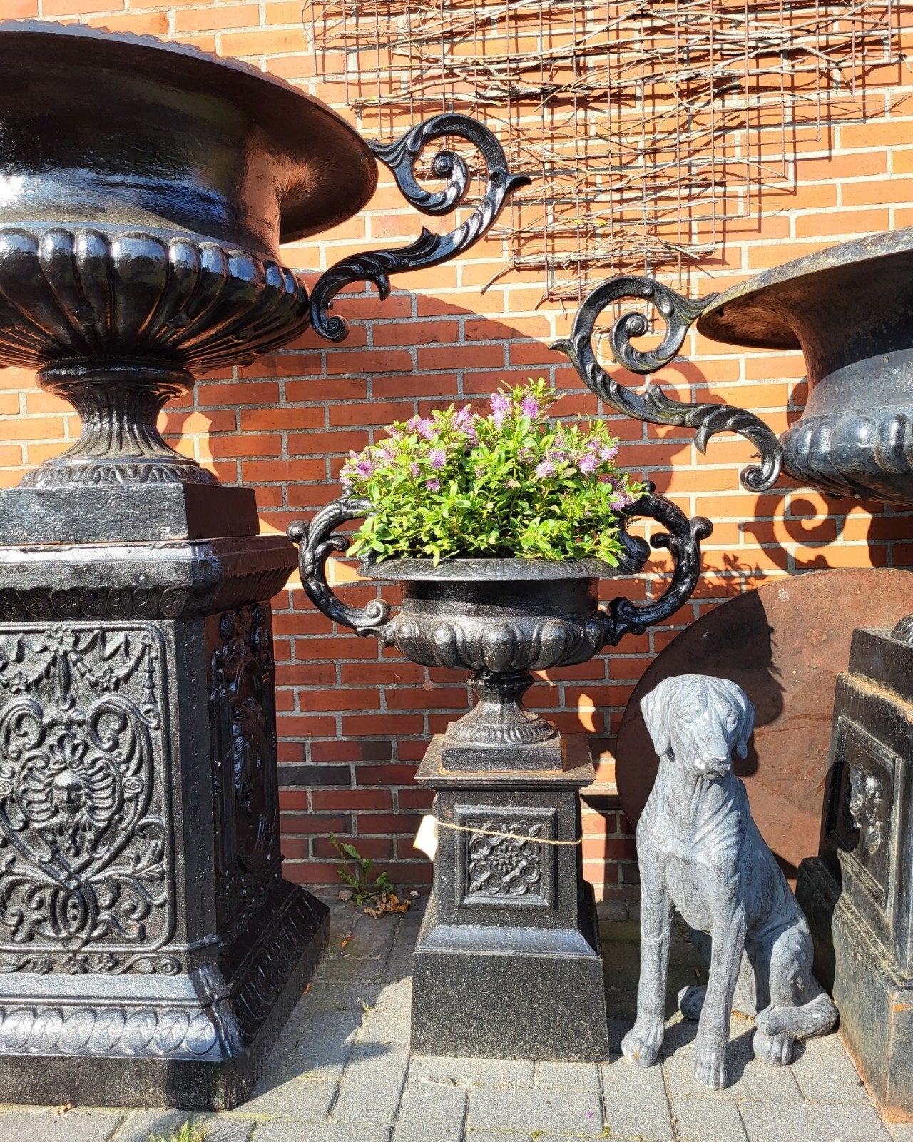 Gietijzeren tuinvazen tuinvaas bloempot bloembak op sokkel, Ophalen of Verzenden, Nieuw