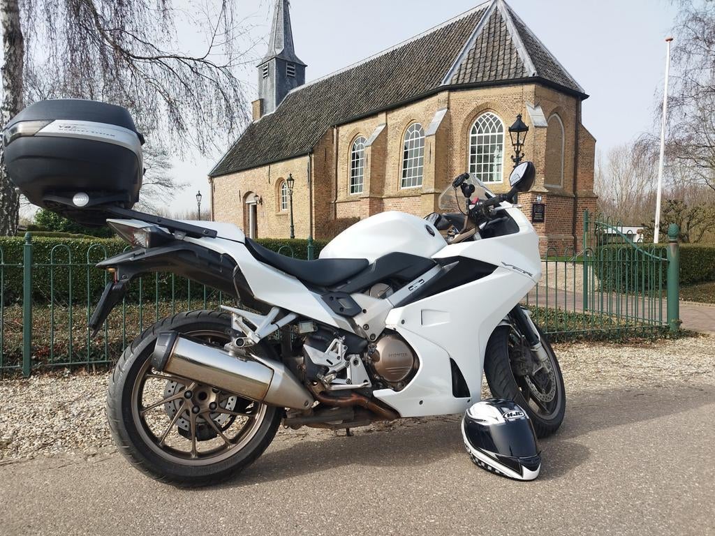 Rijden maar!! Met deze Smetteloze Honda VFR800 V-tec, LED Verlichting, Occasion, 4 cilinders, Motorrijbewijs A