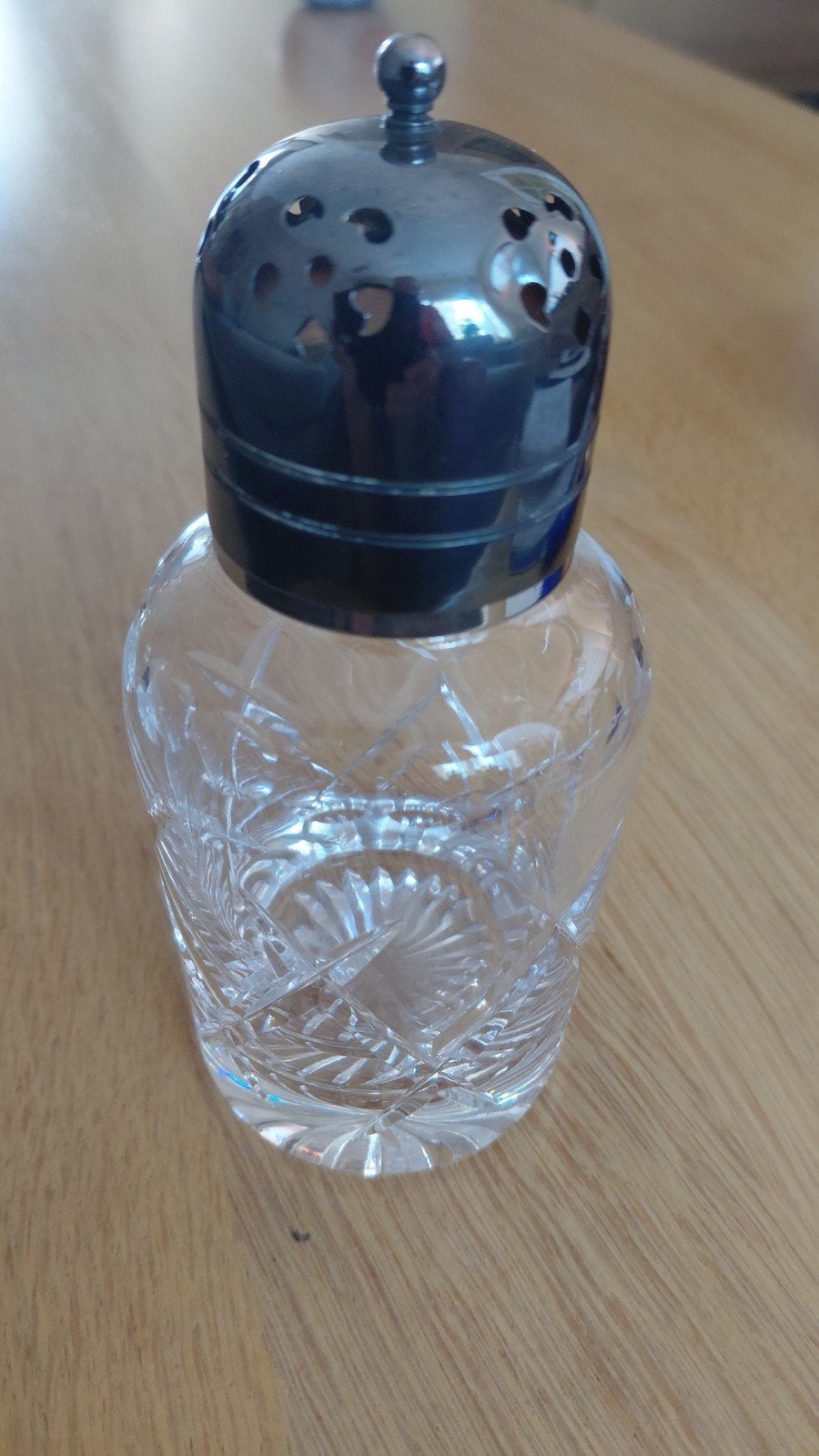 Antiek zoutvaatje met silverplated dop, geslepen glas, Ophalen of Verzenden