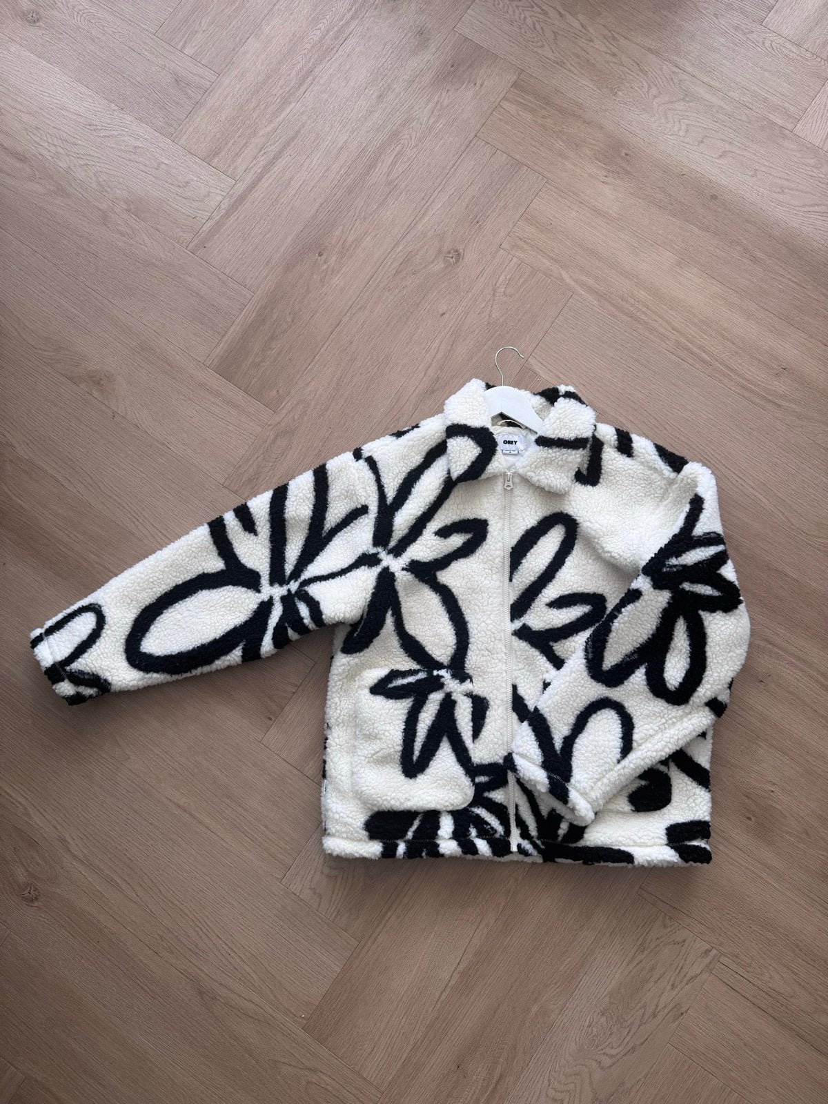 OBEY Shaggy Sherpa Jacket Off White / Black (NIEUW), Kleding | Dames, Ophalen of Verzenden, Nieuw, Wit