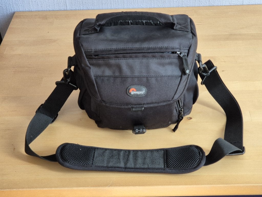 Lowepro Nova 160 AW, Ophalen, Regenhoes, Zwart, Schoudertas