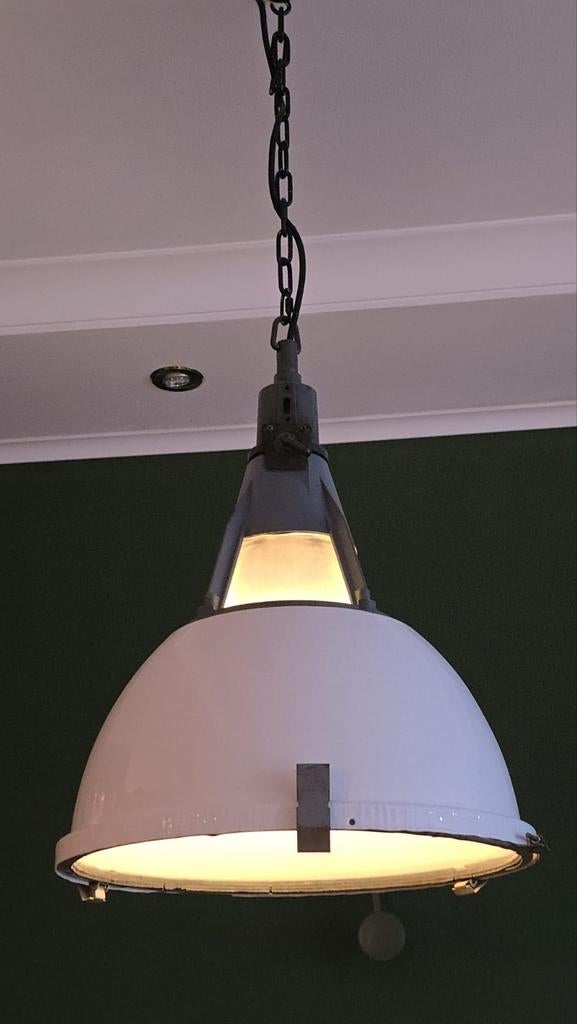 Industriële fabriekslamp, Ophalen