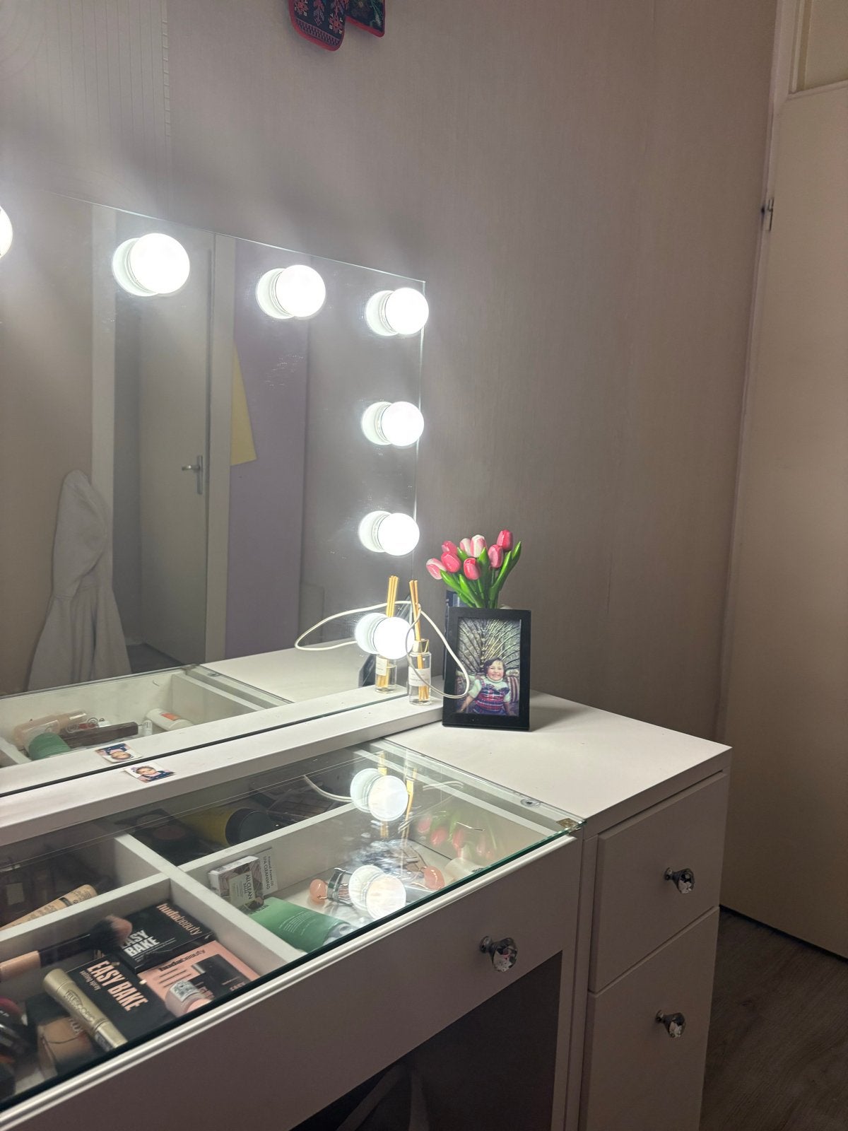 Witte make-up tafel met spiegel en verlichting, Ophalen of Verzenden, Zo goed als nieuw, Hout, 100 tot 150 cm