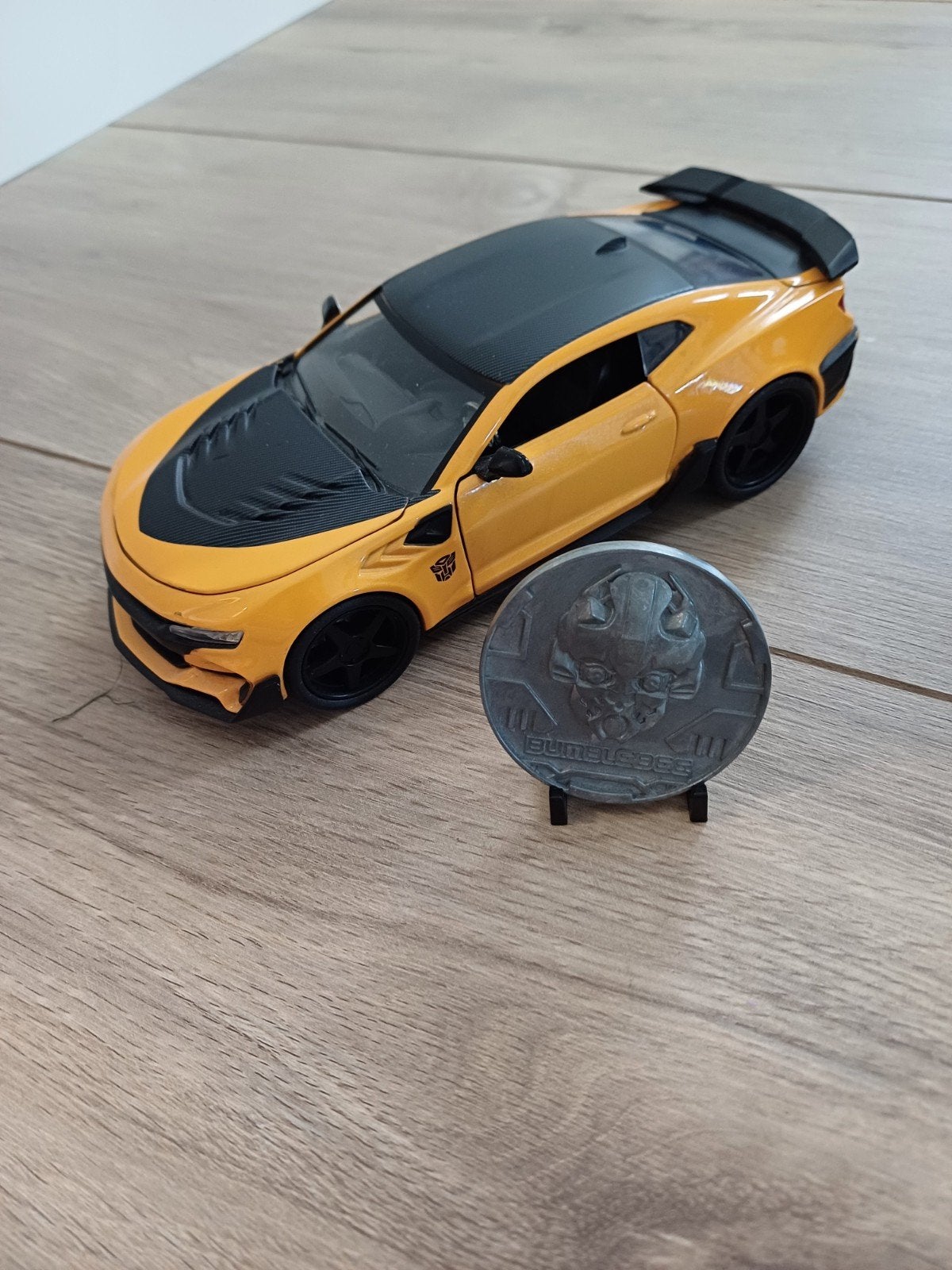 Transformers Bumblebee Camaro modelauto met munt, Overige merken, Auto, 1:32 tot 1:50, Ophalen of Verzenden