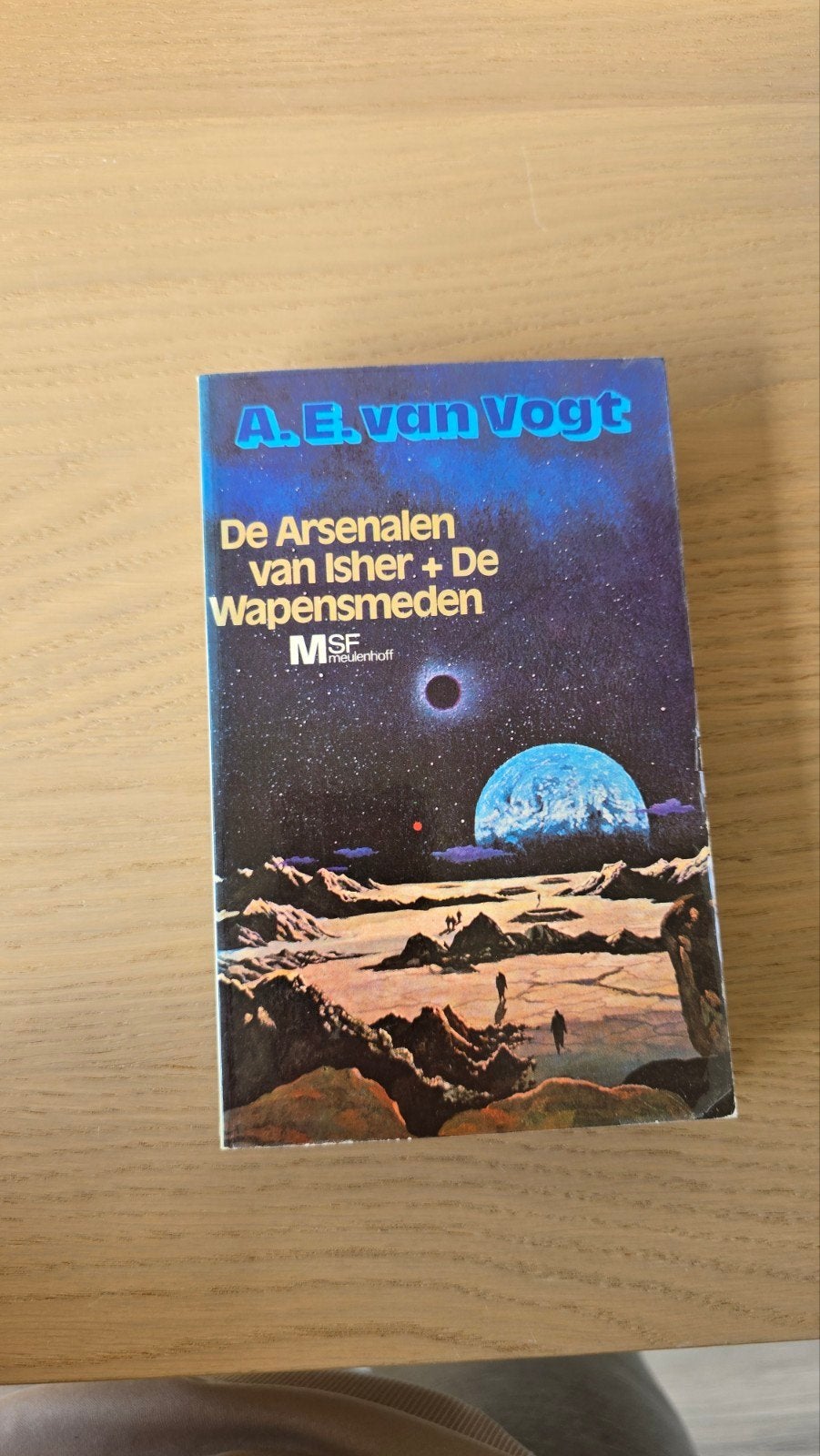 A.E. van Vogt - De Arsenalen van Isher + De Wapensmeden, Ophalen of Verzenden, Gelezen, A.E. van Vogt
