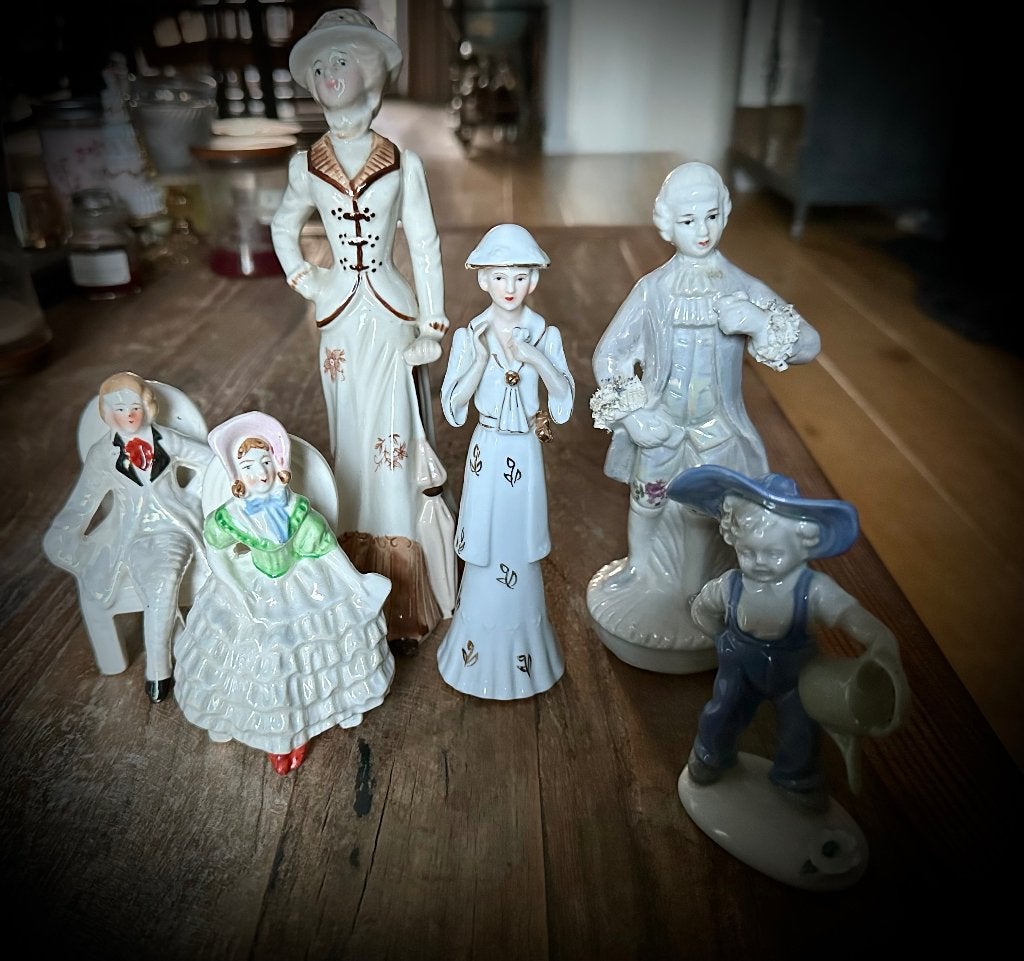 6 Porseleinen beeldjes Set vintage brocante gezelschap, Verzamelen, Beelden en Beeldjes, Verzenden, Zo goed als nieuw, Overige typen