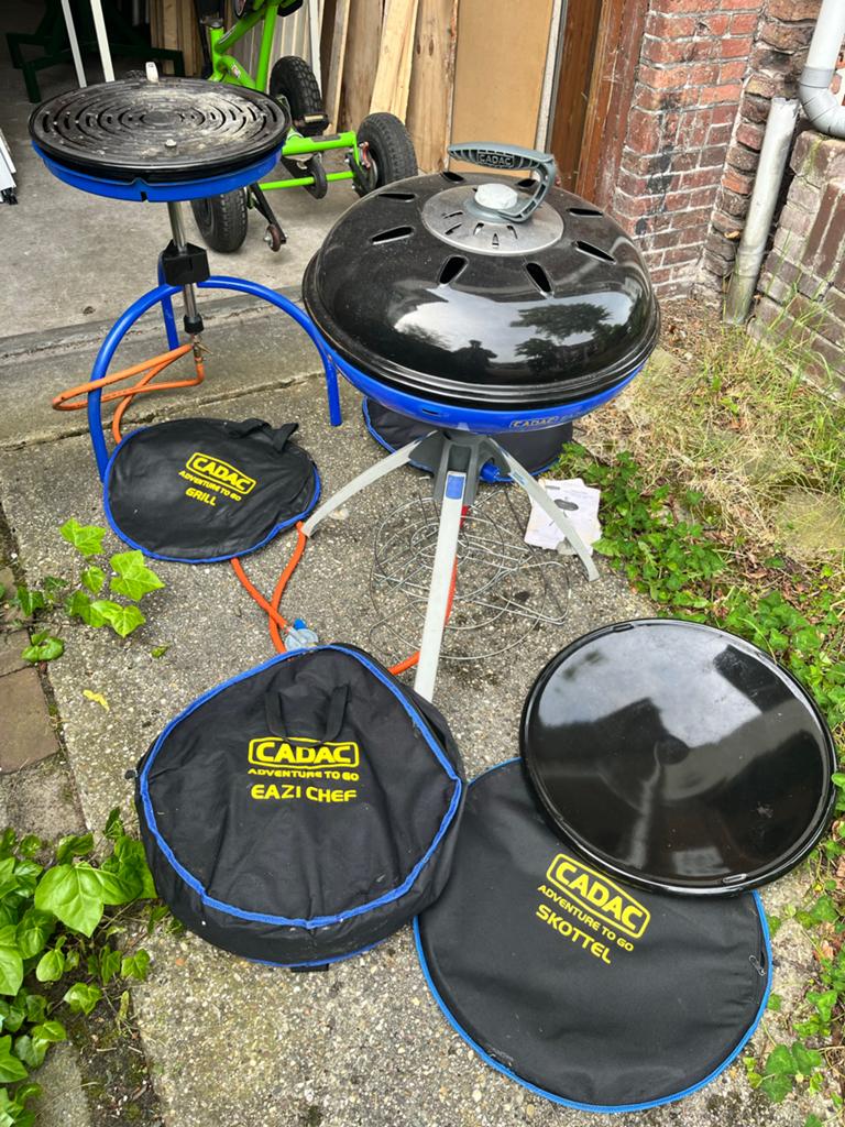 2 Cadac Adventure To Go Skottelbraai met accessoires, Ophalen, Gebruikt