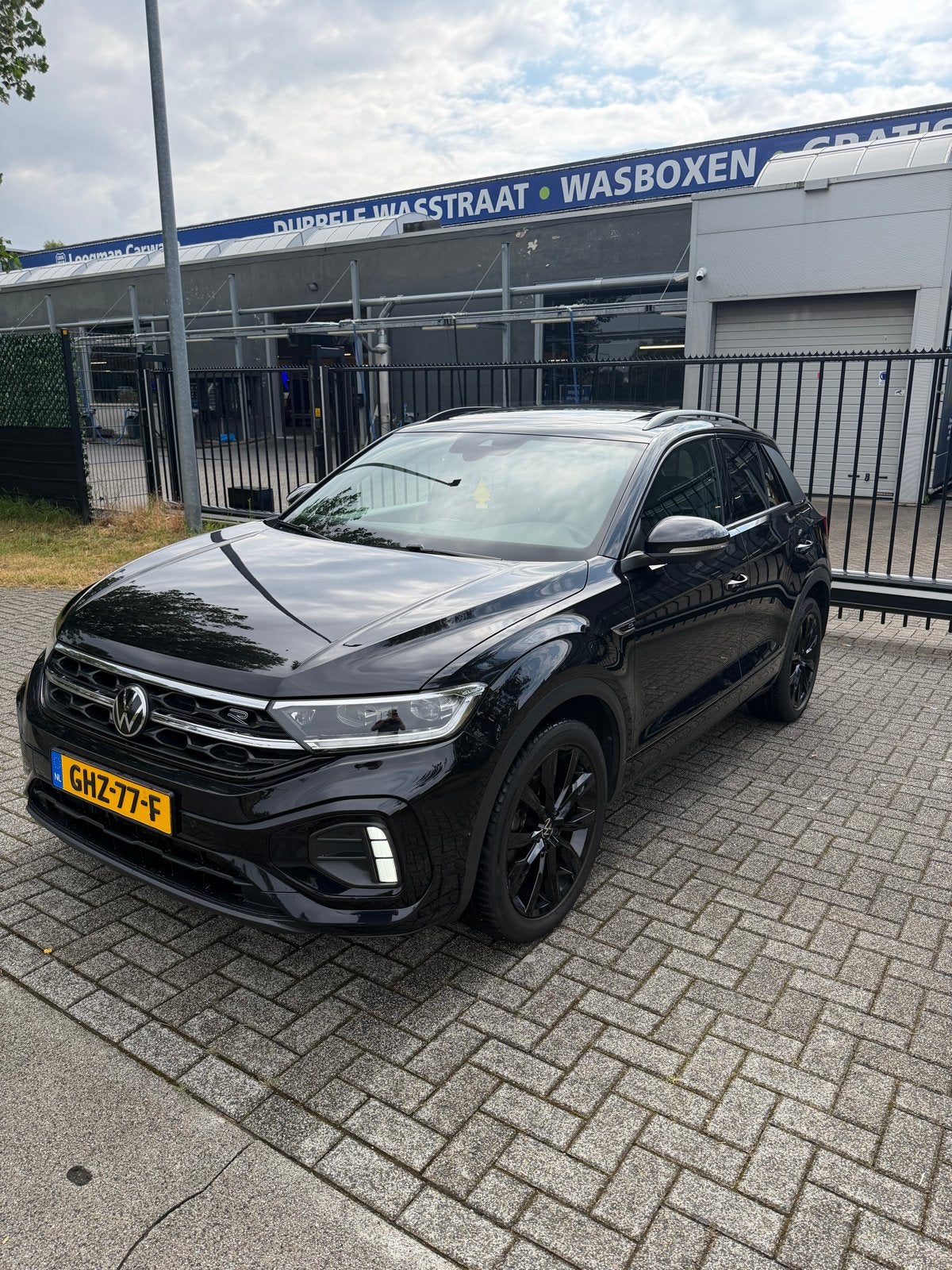 Volkswagen T-Roc 1.5 TSI 3x R-line 150pk 7-DSG 2022 Zwart, Auto's, Volkswagen, Automaat, 1498 cc, 4 cilinders, Leder en Stof