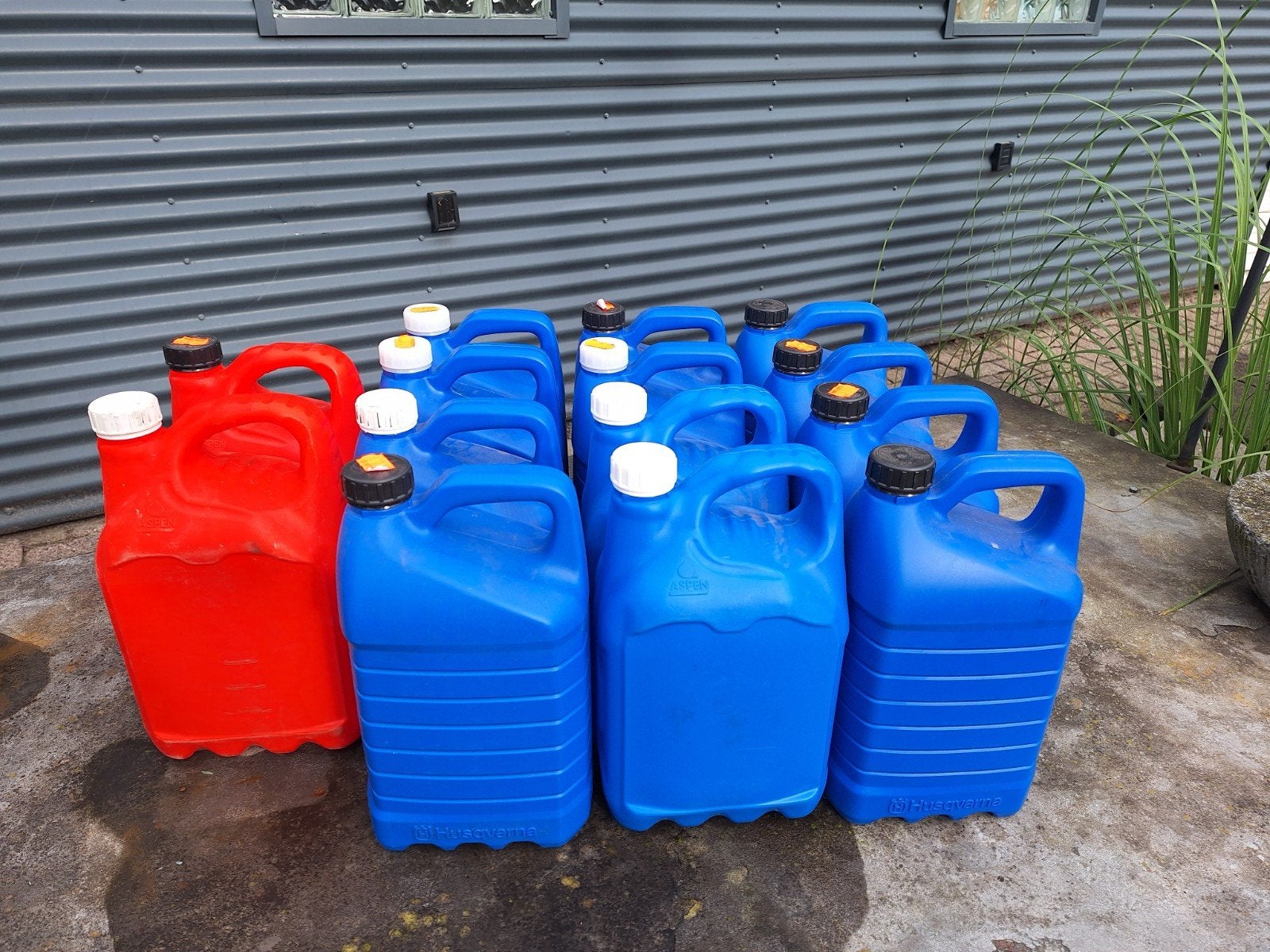 5 liter jerrycannen, Minder dan 75 liter, Ophalen, Zo goed als nieuw, Kunststof