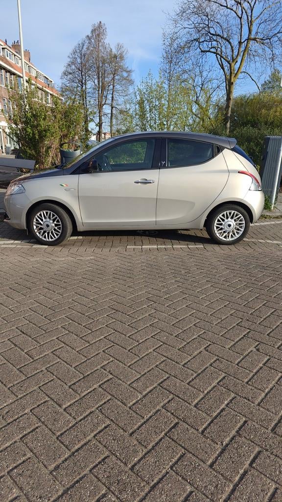 Lancia Ypsilon 0.9 Twinair 85PK Start&stop 2013 Beige, Auto's, Voorwielaandrijving, Beige, Origineel Nederlands, 24 km/l