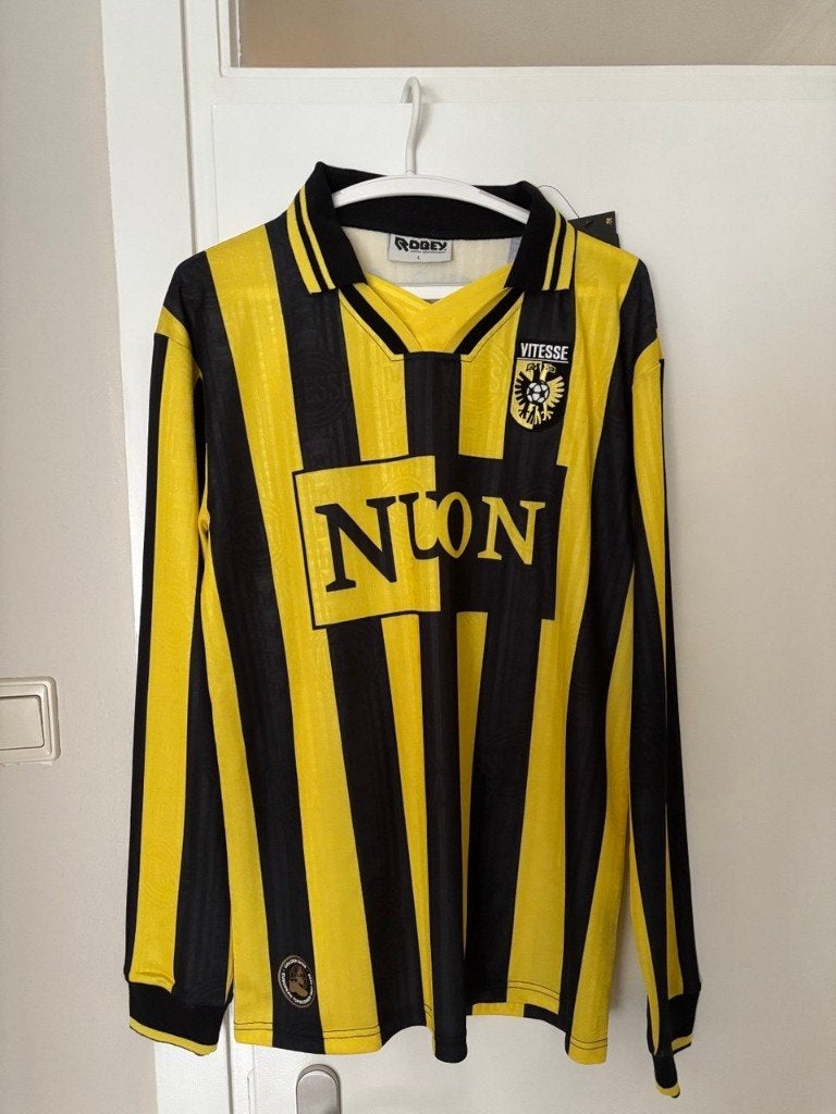 Het shirt van Machlas + Orginele doos - maat L, Ophalen of Verzenden, Nieuw, Vitesse, Shirt