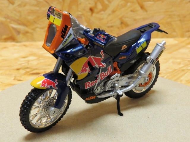 KTM 450 Dakar Rally Red Bull 1:18 #1 Bburago, May Cheong Group France S.A.S., Nieuw, Ophalen of Verzenden, Motor