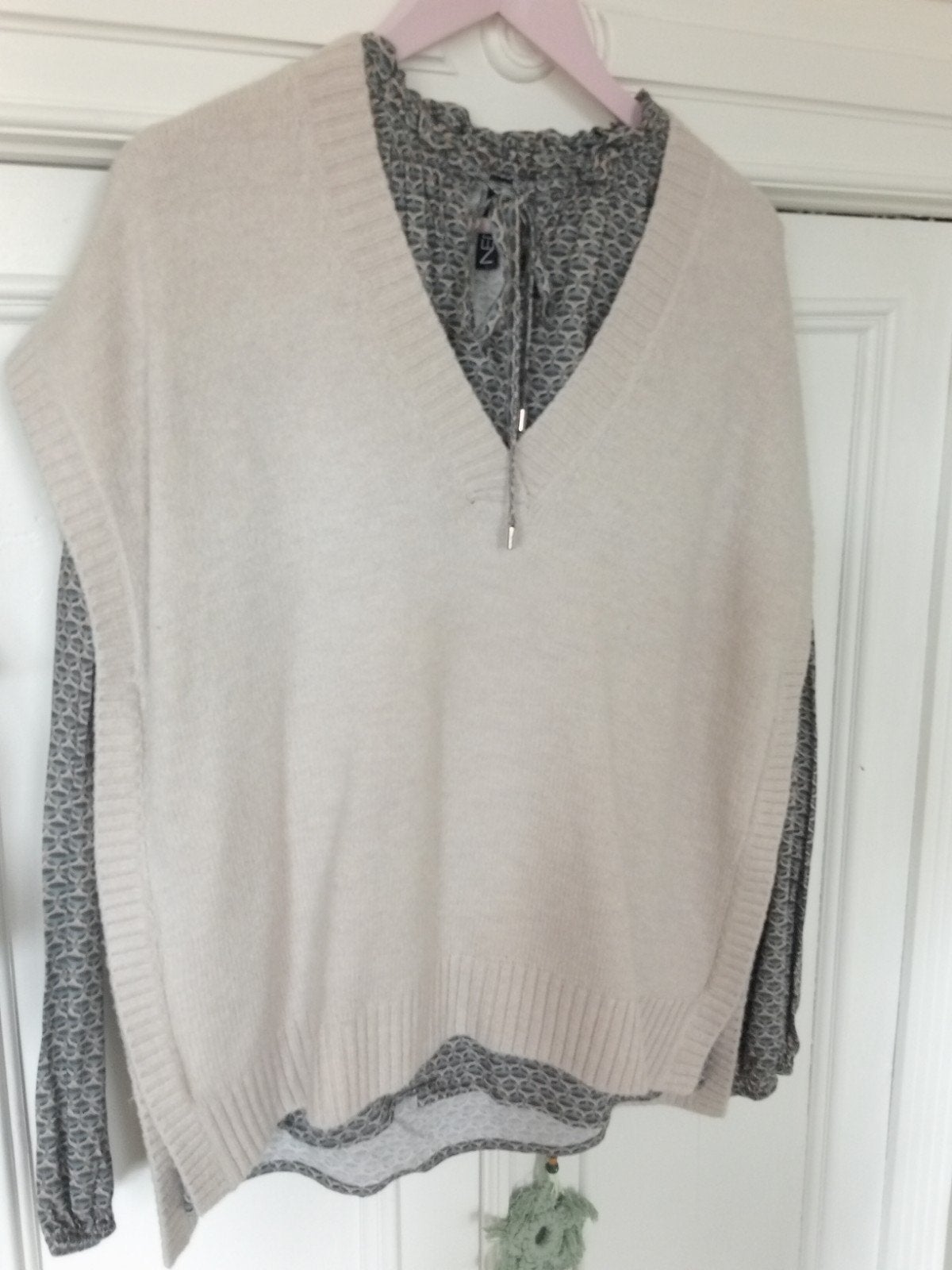 2-delige set: Truitje met spencer - Maat L, Beige, Maat 42/44 (L), Ophalen of Verzenden, NED