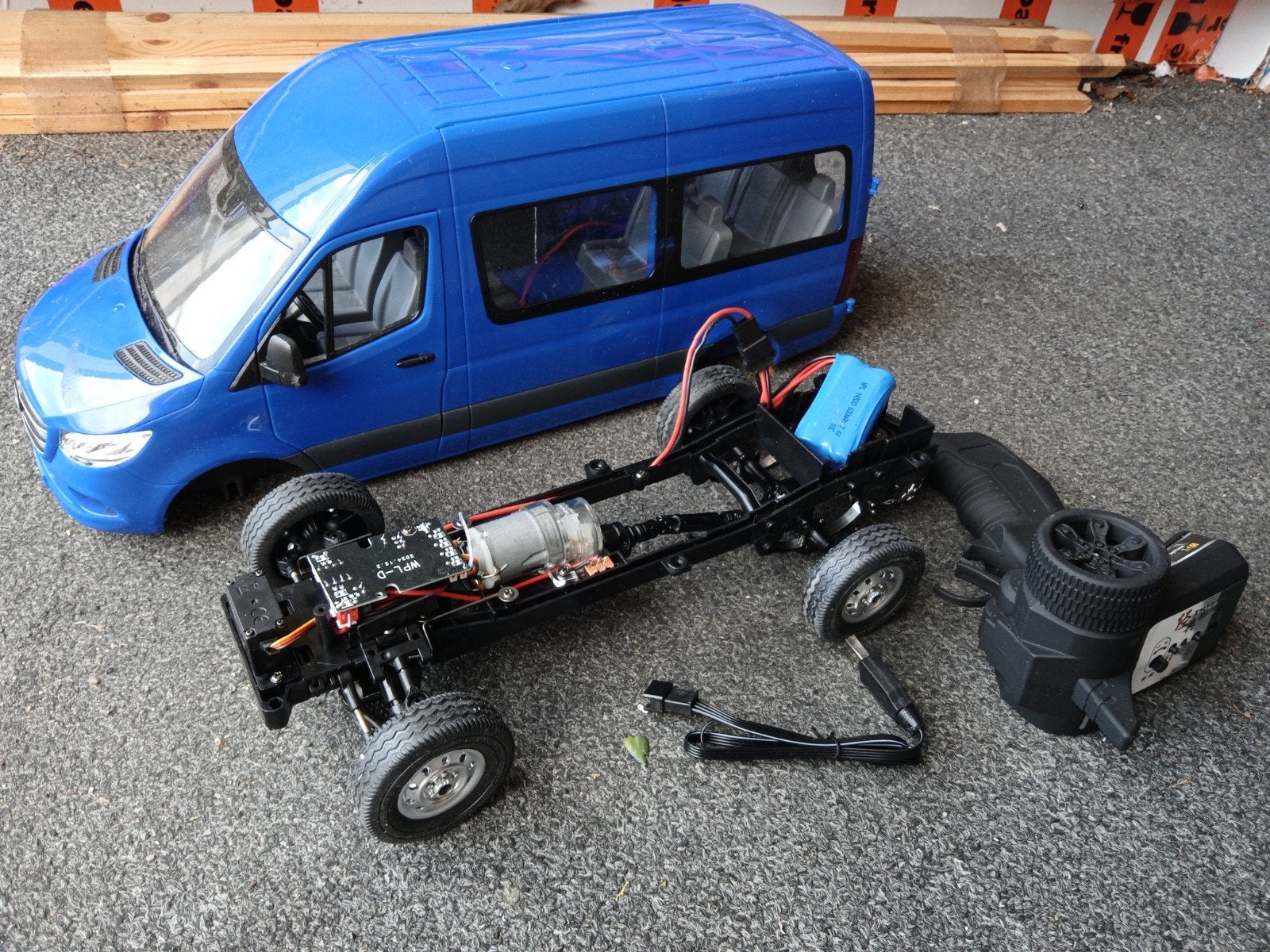 bruder sprinter met wpl chassis origineel 4x4 chassis rtr, Hobby en Vrije tijd, Modelbouw | Radiografisch | Auto's, Ophalen, Schaal 1:16