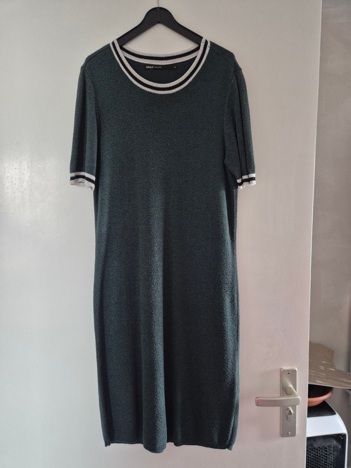 Only jurk glitter, maat M, Kleding | Dames, Jurken, Maat 38/40 (M), Only, Ophalen of Verzenden, Zo goed als nieuw