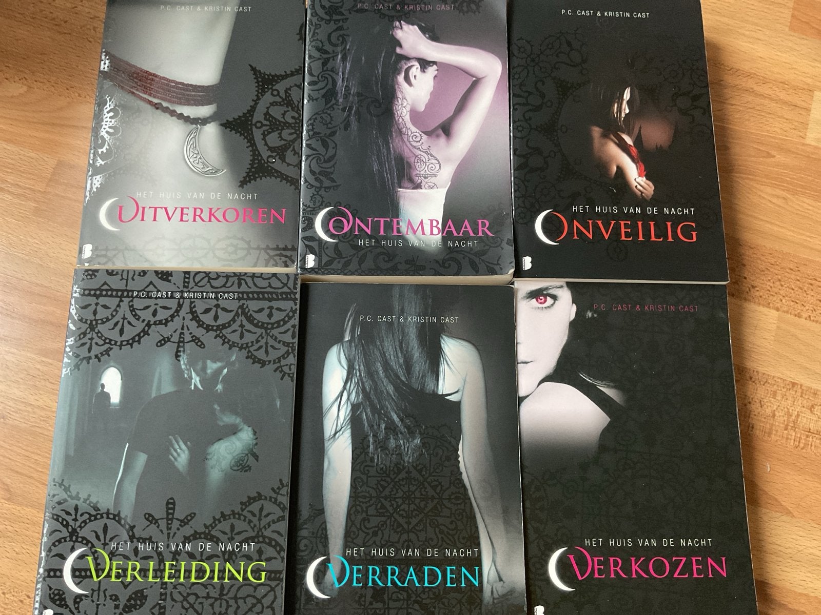 Het Huis van de Nacht serie - P.C. Cast & Kristin Cast, Boeken, Ophalen of Verzenden, Zo goed als nieuw